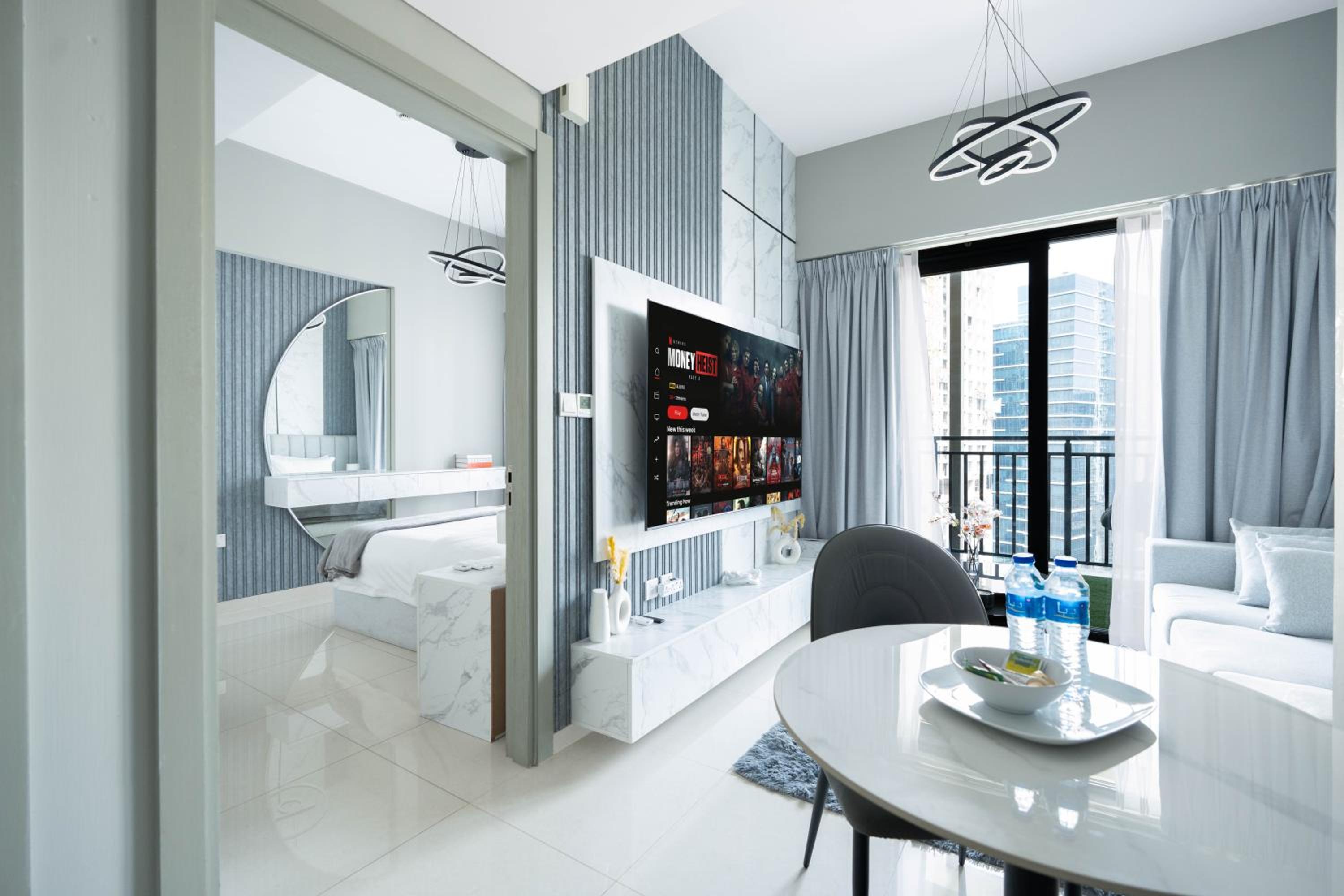 KeyRock Living - Dubai Skyline & Pool Access