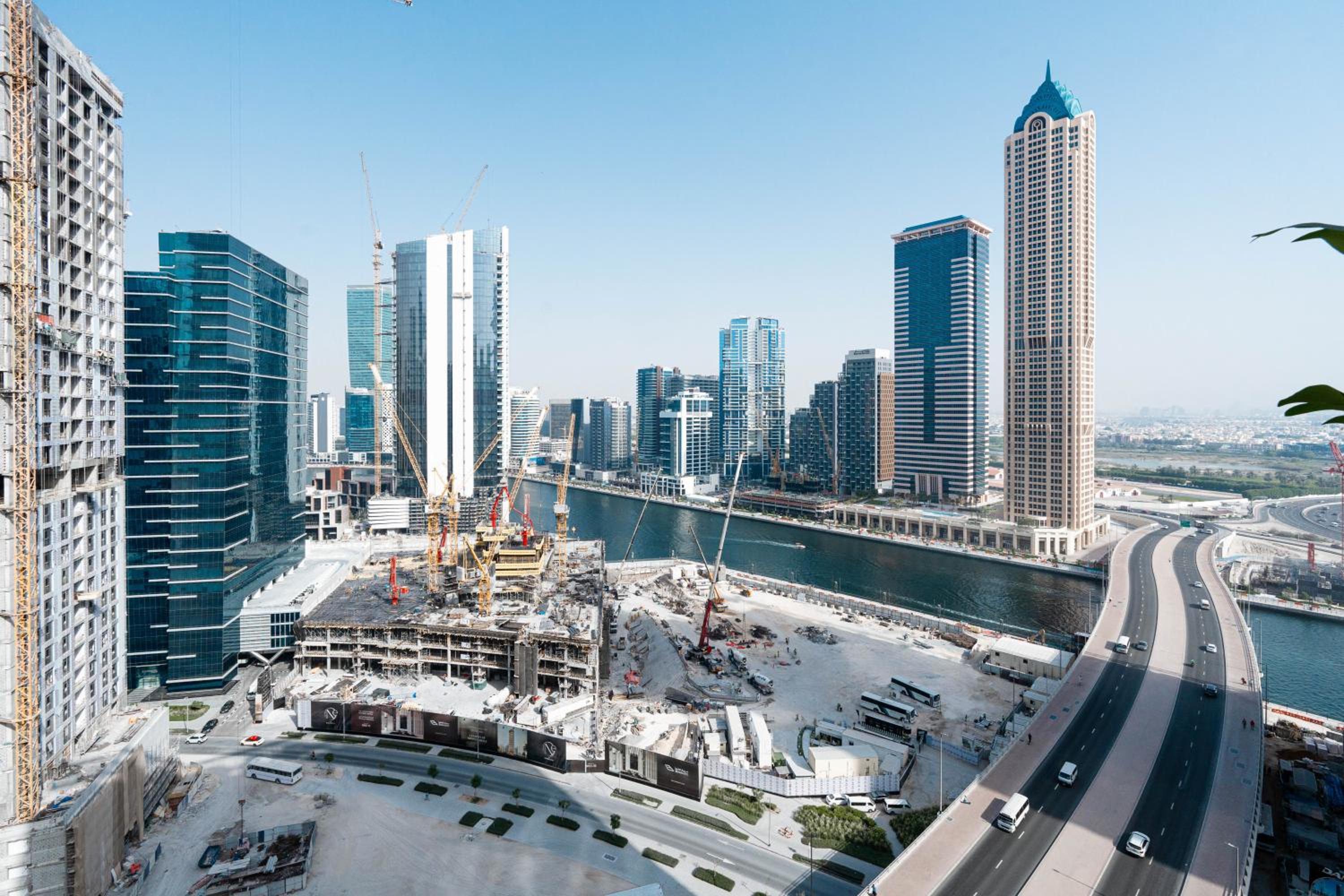 KeyRock Living - Dubai Skyline & Pool Access
