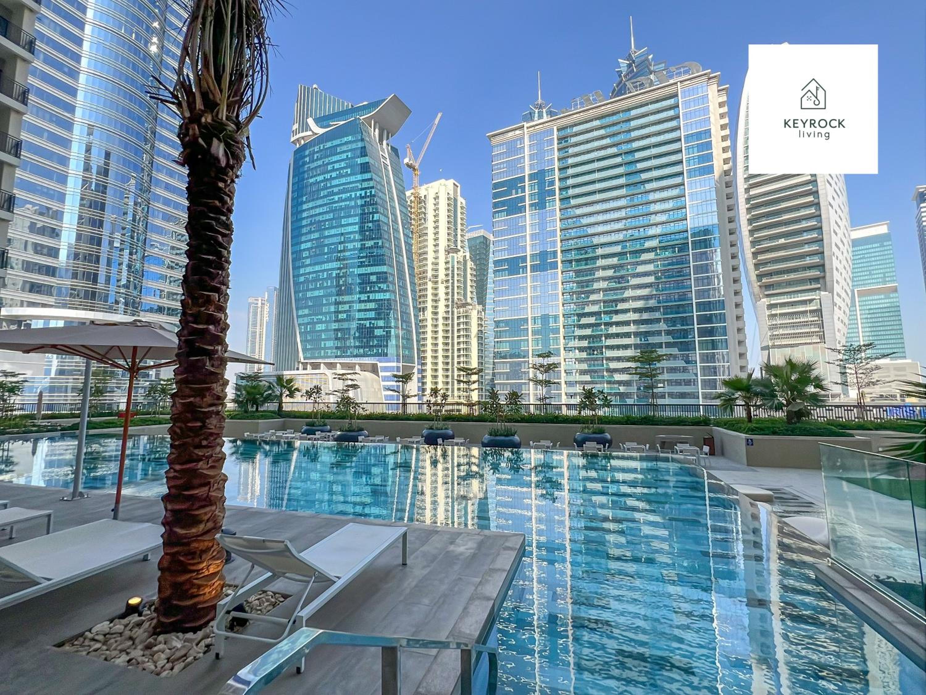 KeyRock Living - Dubai Skyline & Pool Access