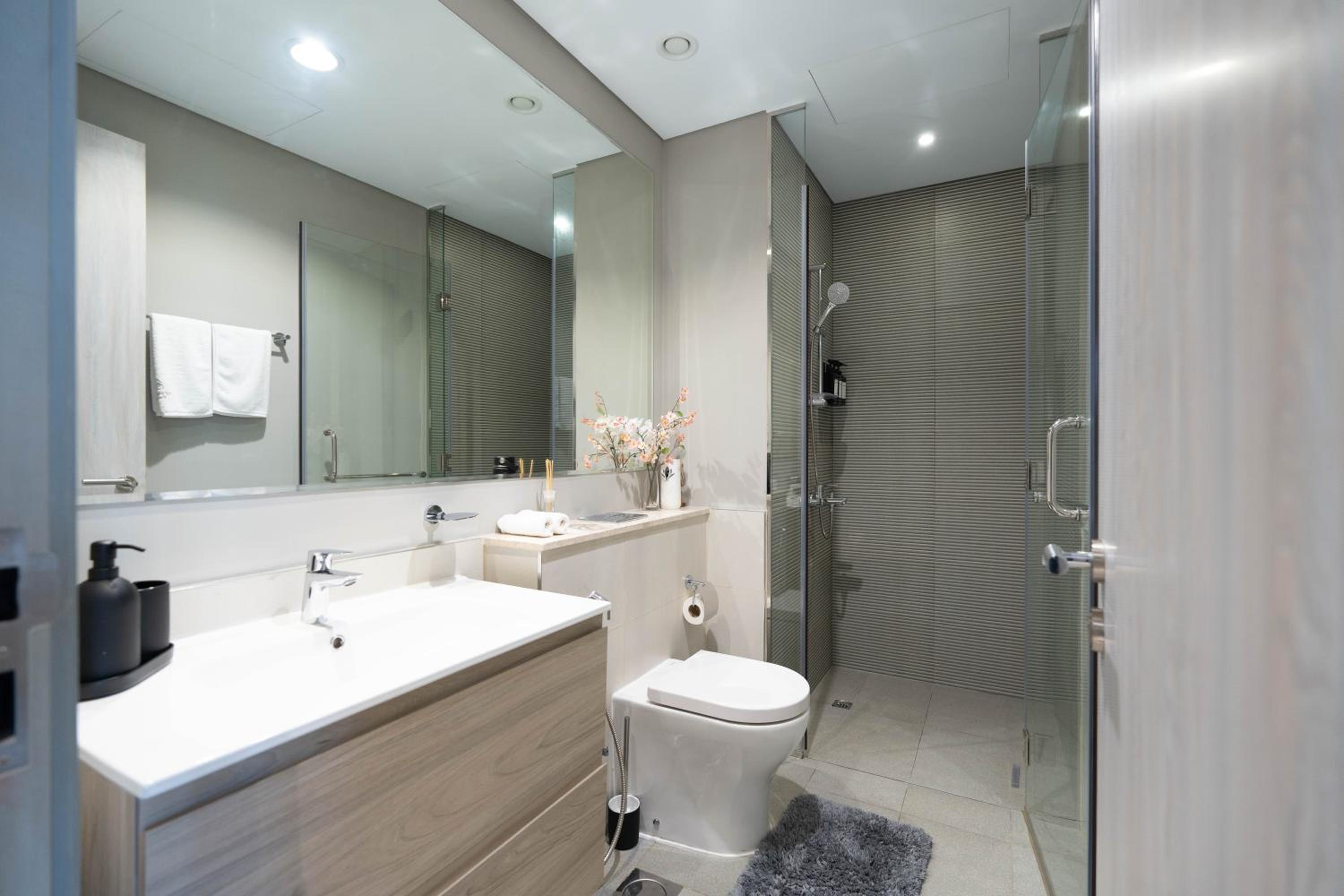 KeyRock Living - Dubai Skyline & Pool Access