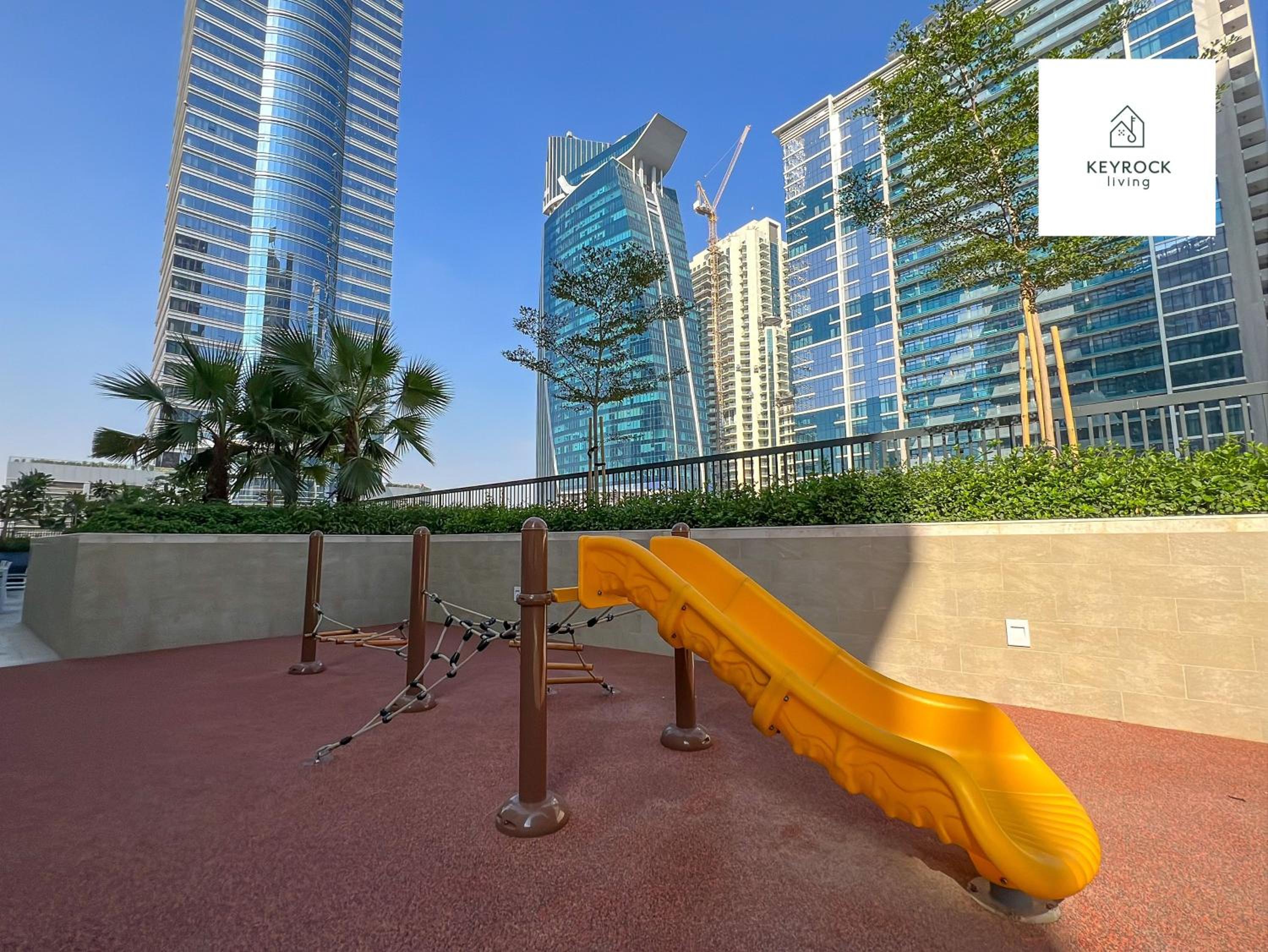KeyRock Living - Dubai Skyline & Pool Access