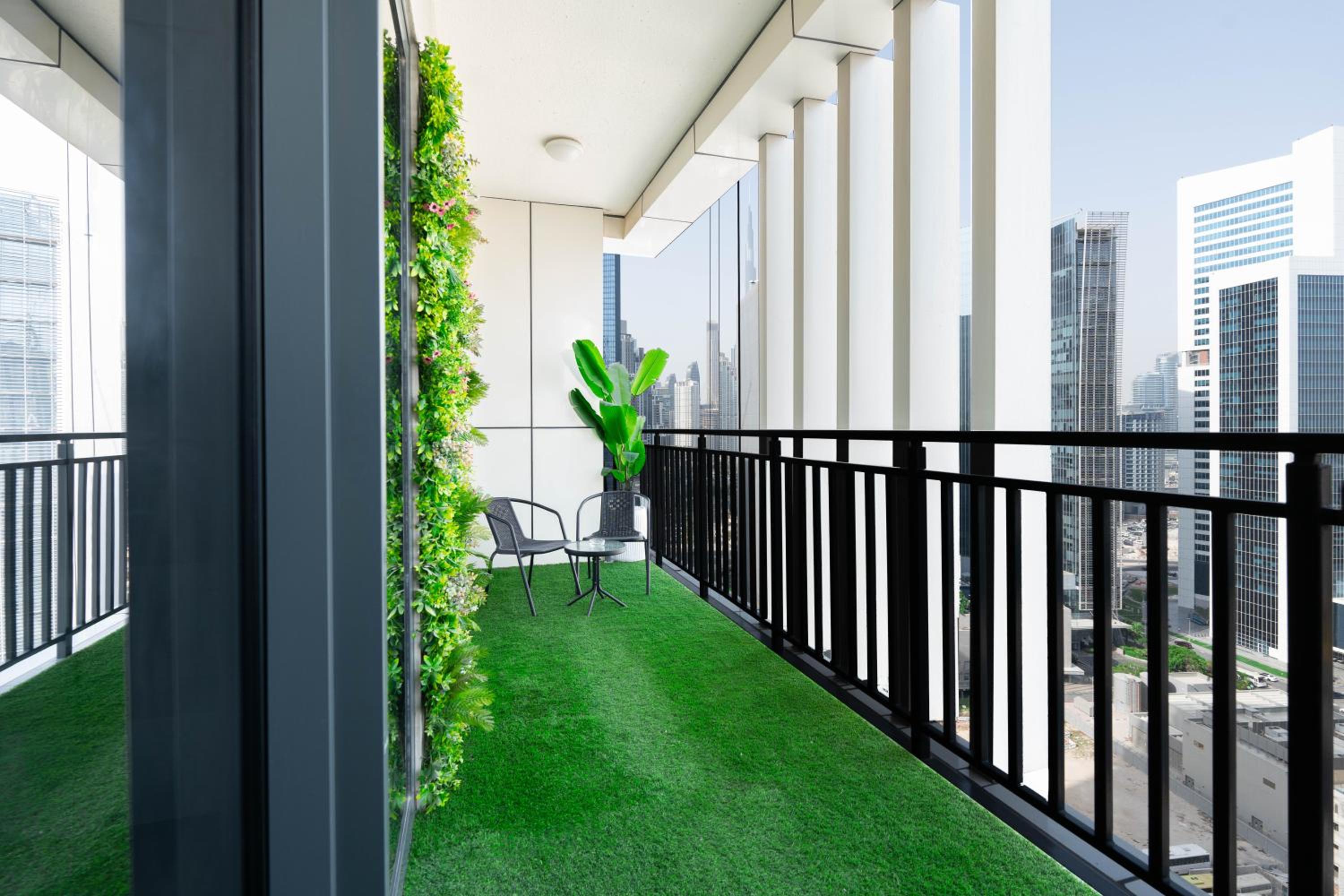 KeyRock Living - Dubai Skyline & Pool Access