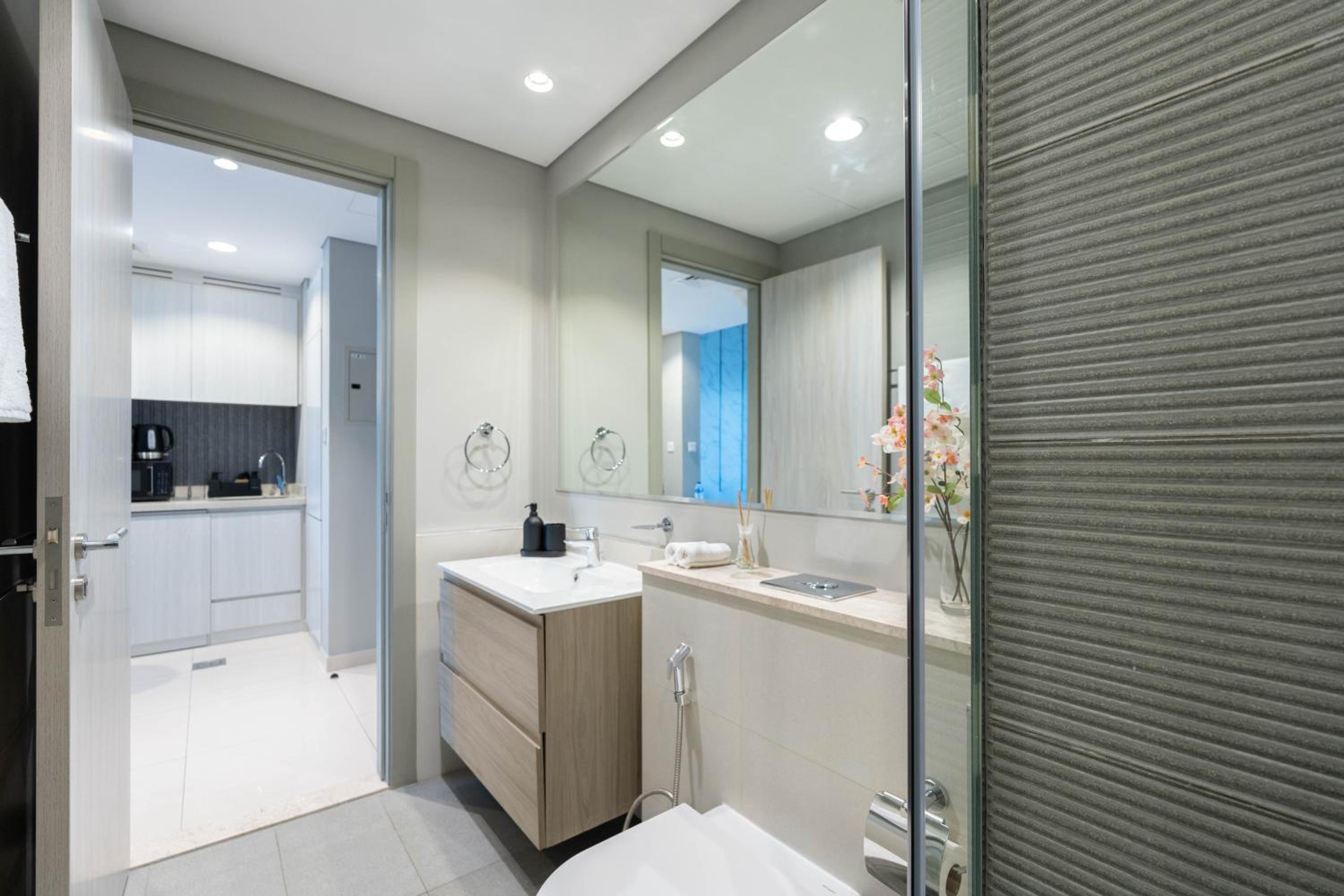 KeyRock Living - Dubai Skyline & Pool Access
