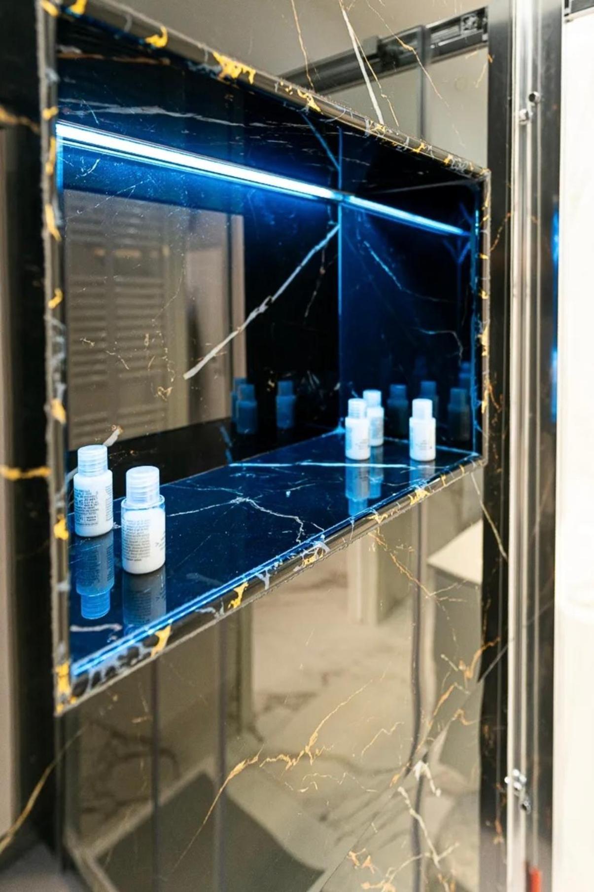 Elegance Room
