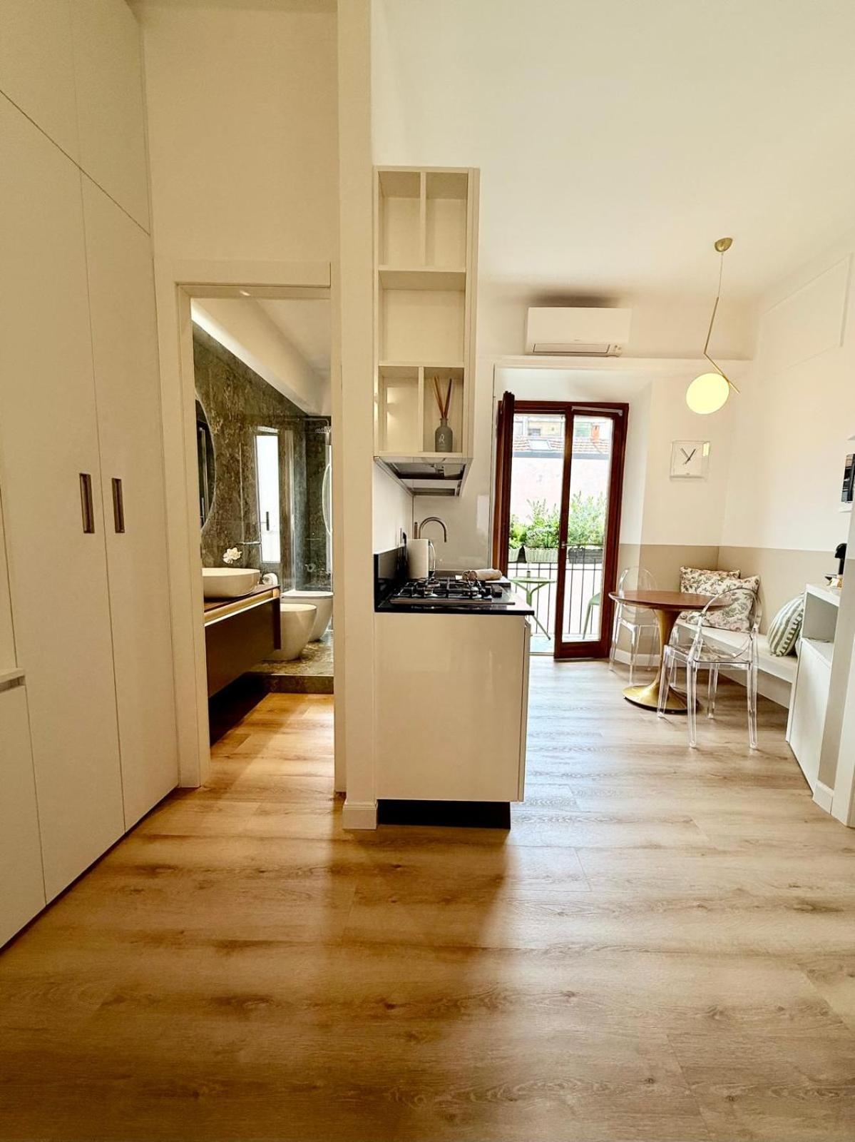 Casa Estia - MiCo, Fiera Milano, CityLife, San Siro, Metro 2 min - Refined Historic Apartment