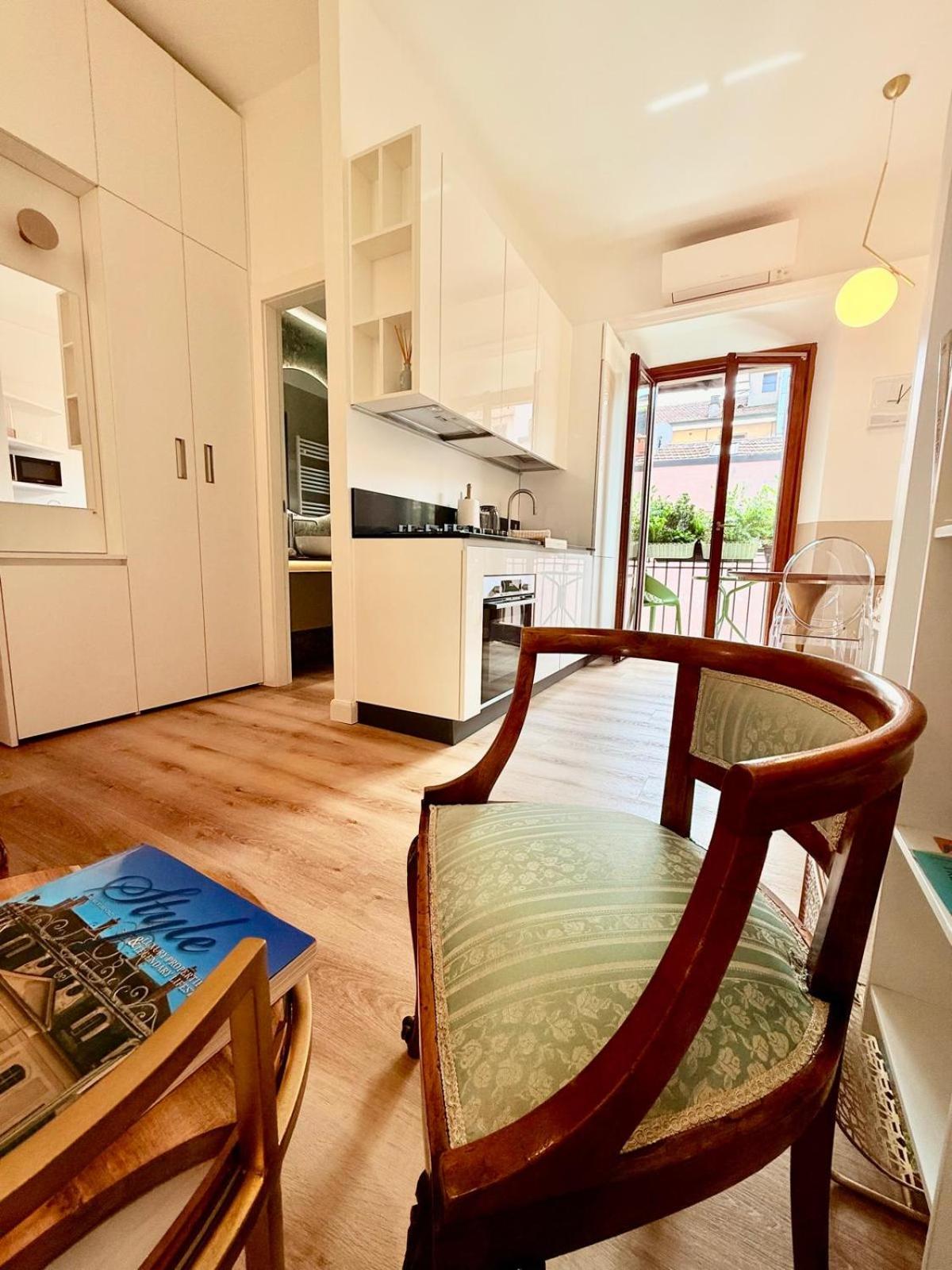 Casa Estia - MiCo, Fiera Milano, CityLife, San Siro, Metro 2 min - Refined Historic Apartment