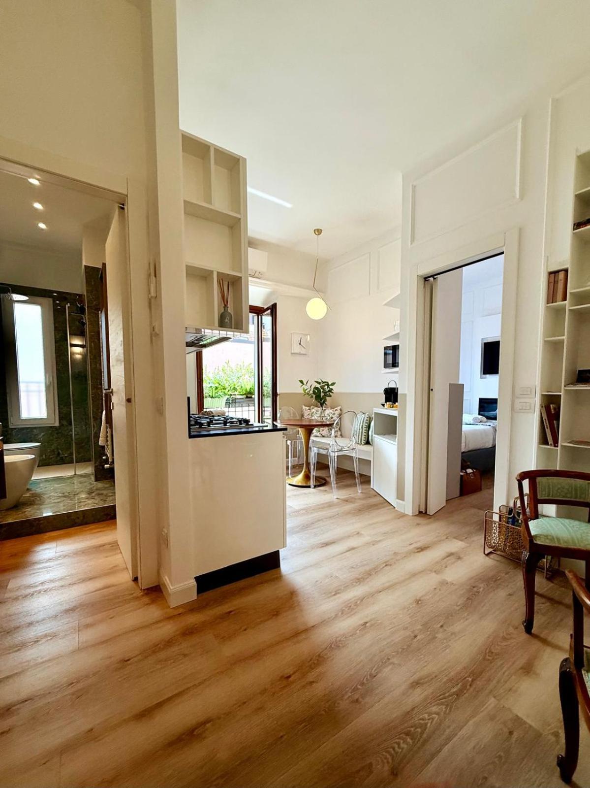 Casa Estia - MiCo, Fiera Milano, CityLife, San Siro, Metro 2 min - Refined Historic Apartment