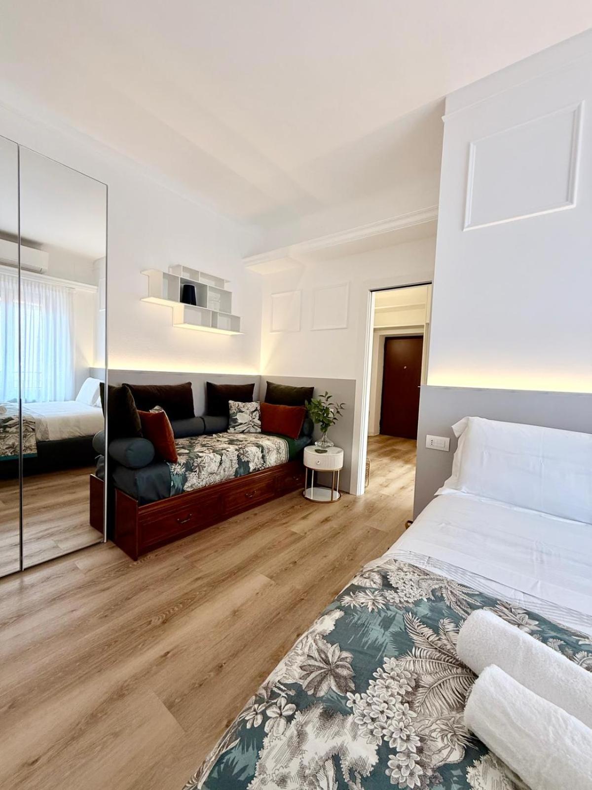 Casa Estia - MiCo, Fiera Milano, CityLife, San Siro, Metro 2 min - Refined Historic Apartment