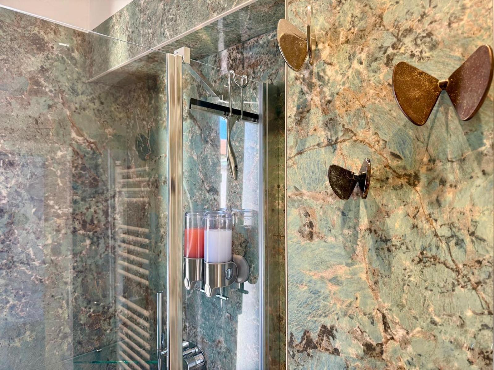 Casa Estia - MiCo, Fiera Milano, CityLife, San Siro, Metro 2 min - Refined Historic Apartment