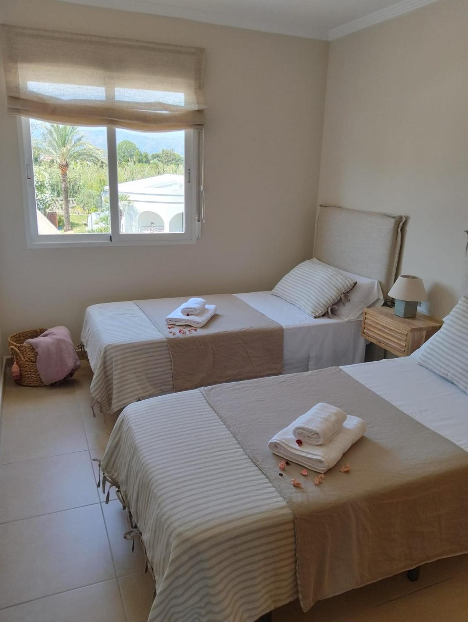 DENIA Playa Santa Ana Adosados - Cómodo apartamento con Piscina, Terraza y Parking, a 2 minutos de la playa