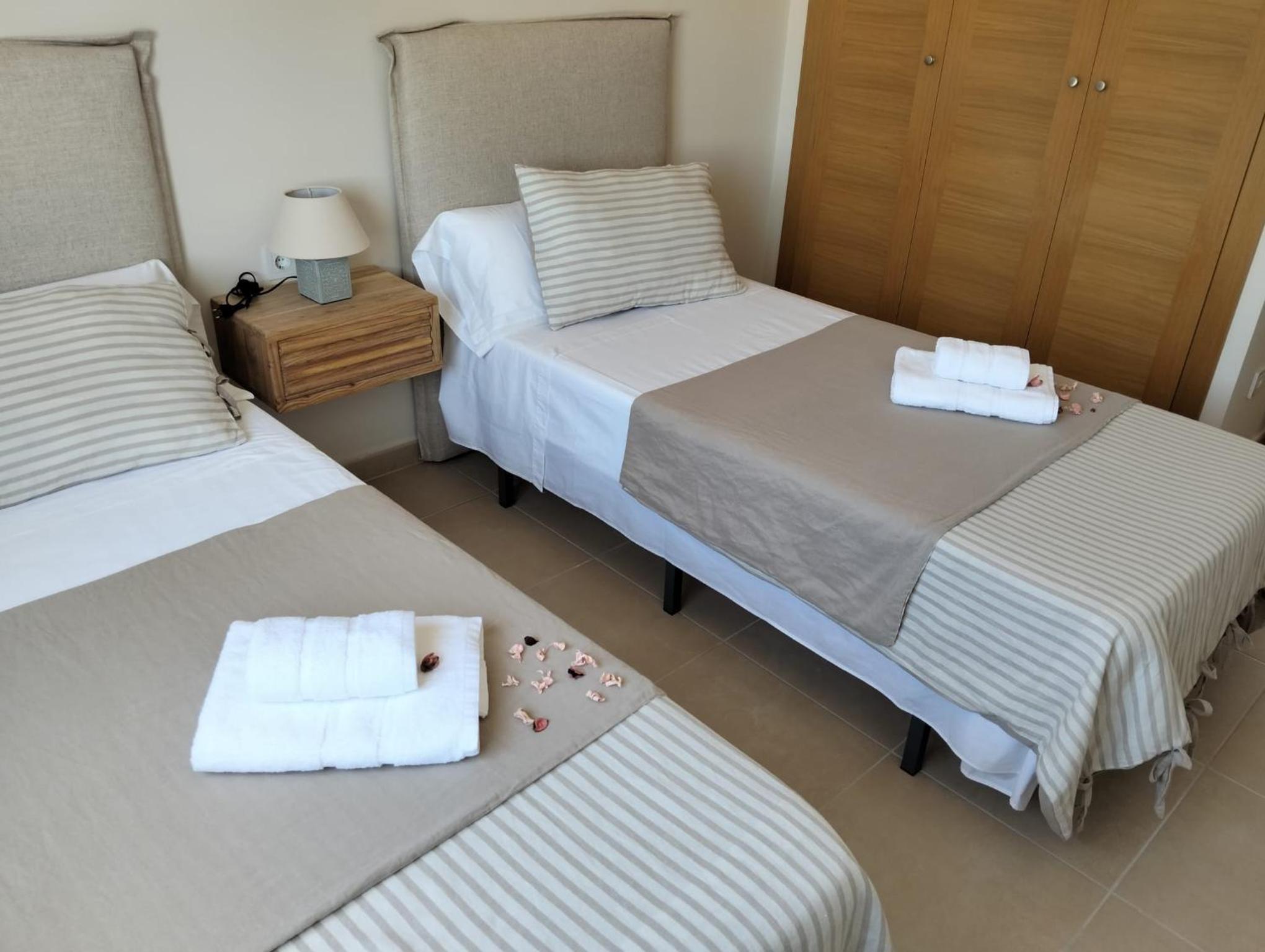 DENIA Playa Santa Ana Adosados - Cómodo apartamento con Piscina, Terraza y Parking, a 2 minutos de la playa
