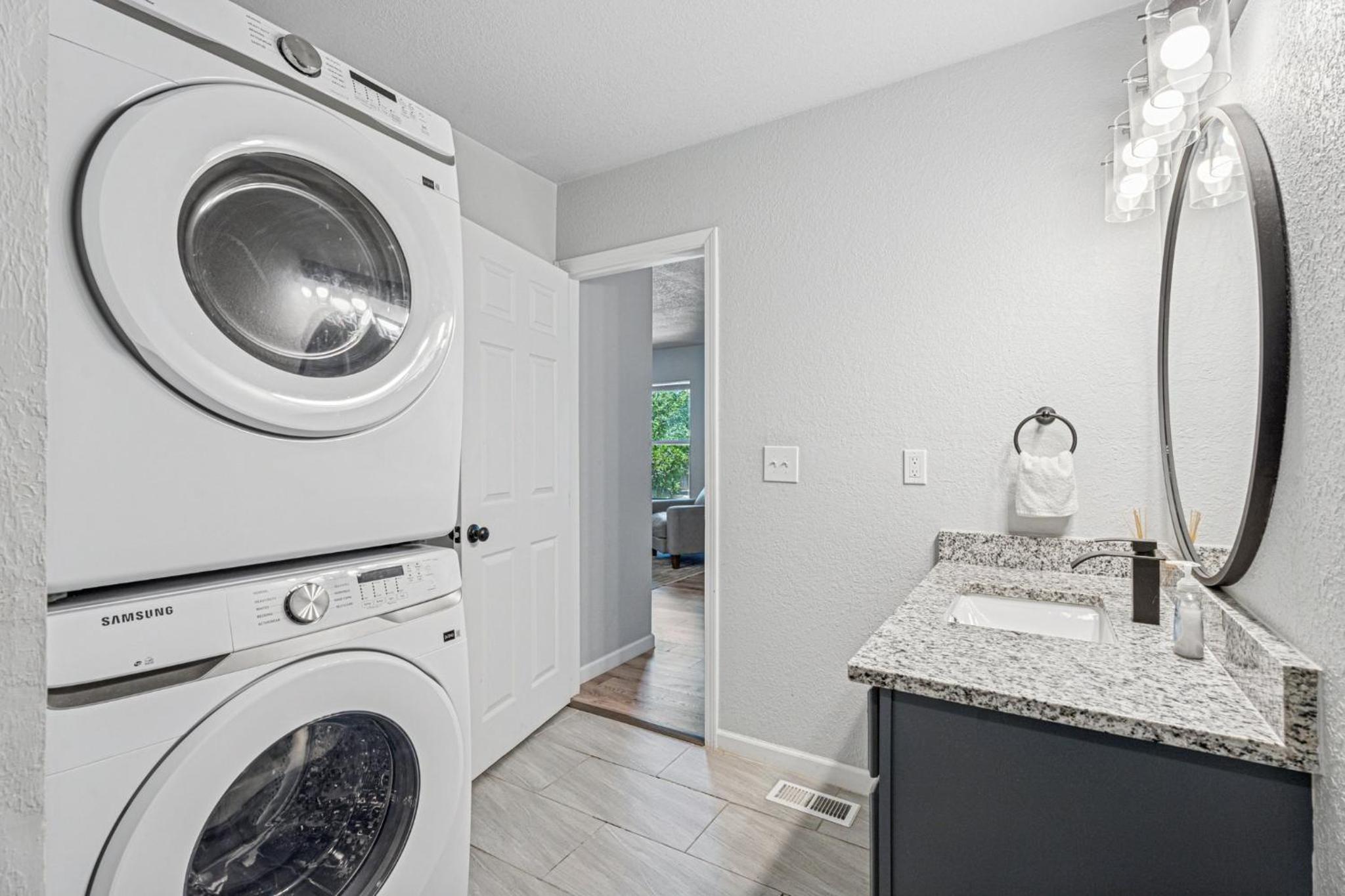6BR Home Kitchen Laundry Sleeps 12 #60