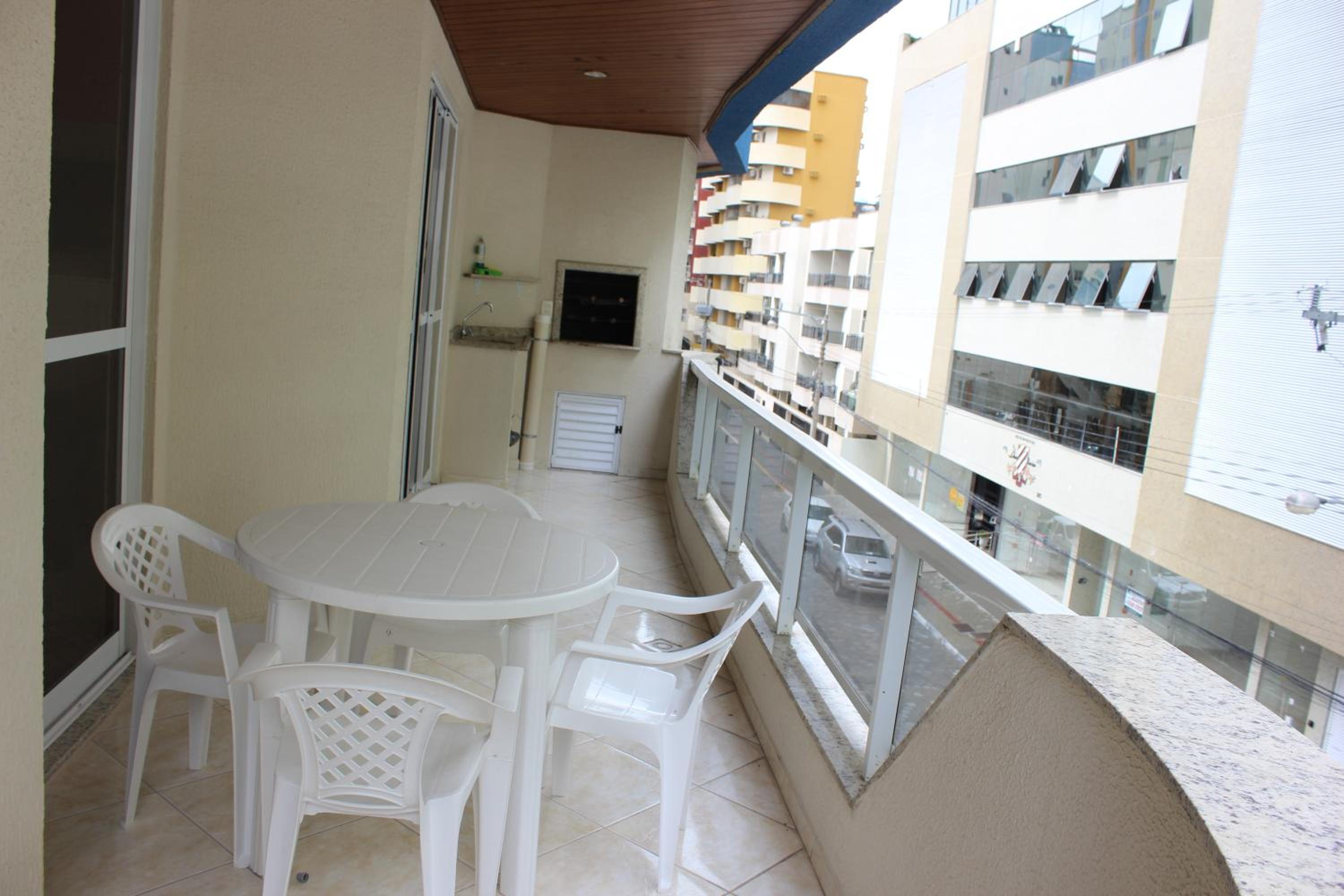 Apartamento em Meia Praia