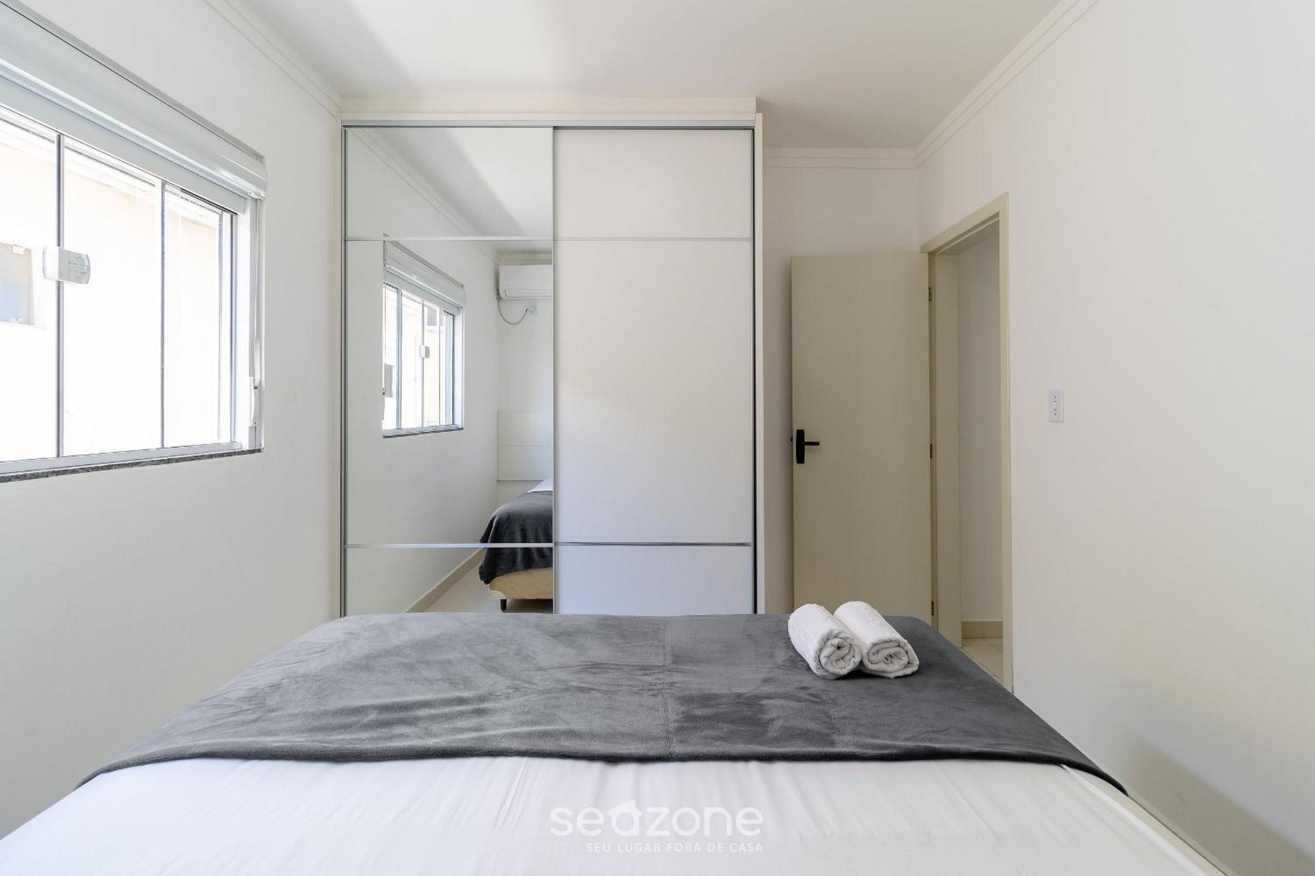 Ap w/BBQ 2 Bedrooms 900m from the Beach - ROB203
