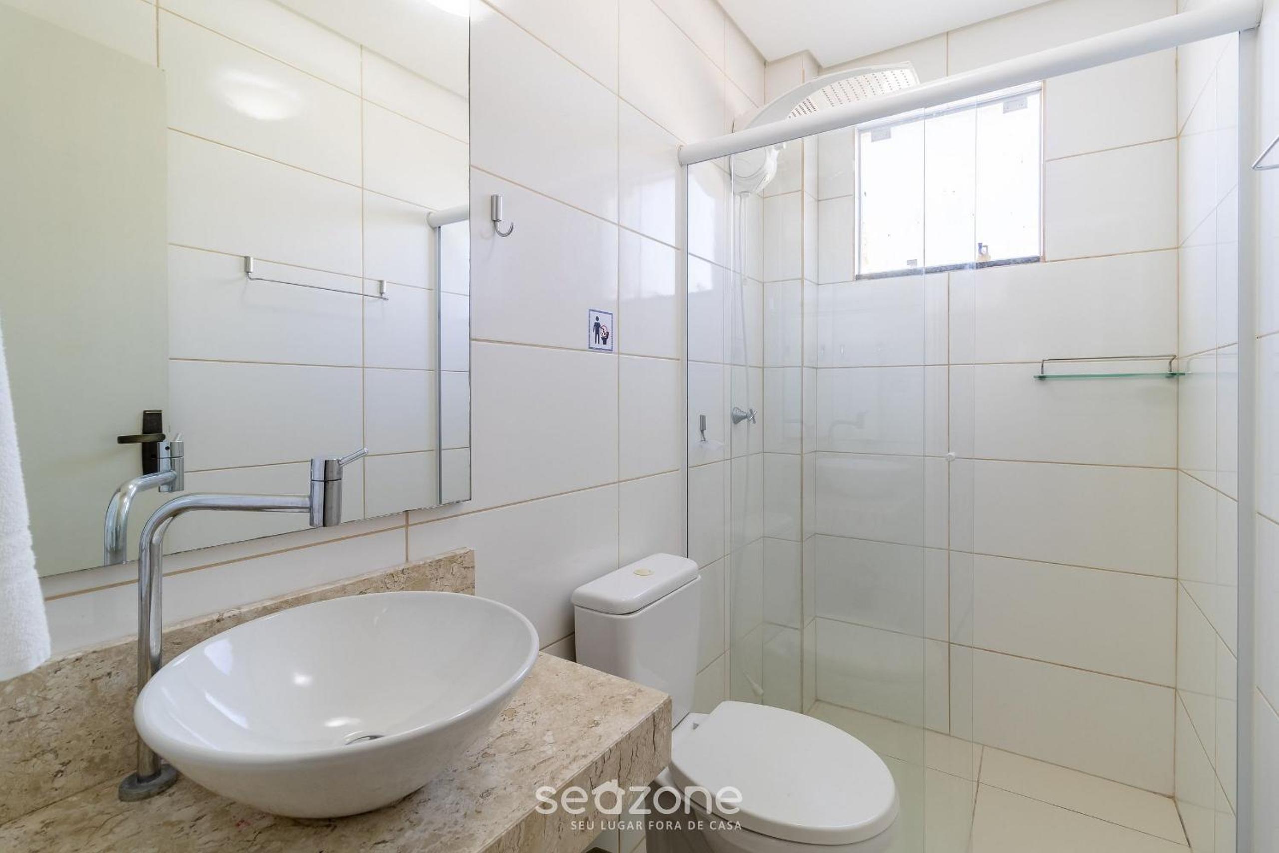 Ap w/BBQ 2 Bedrooms 900m from the Beach - ROB203