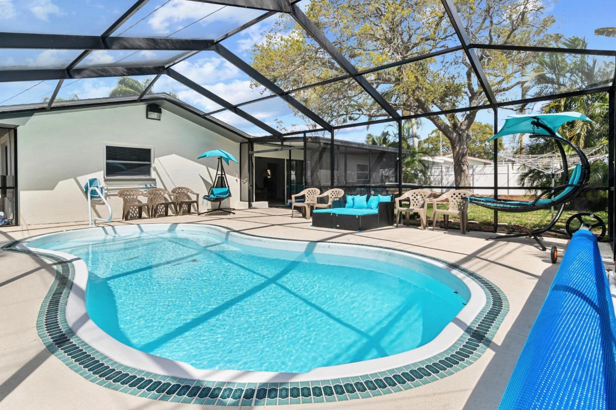 Largo, Fl Heated Pool 8 Beds 1 Mile to Beach Pets