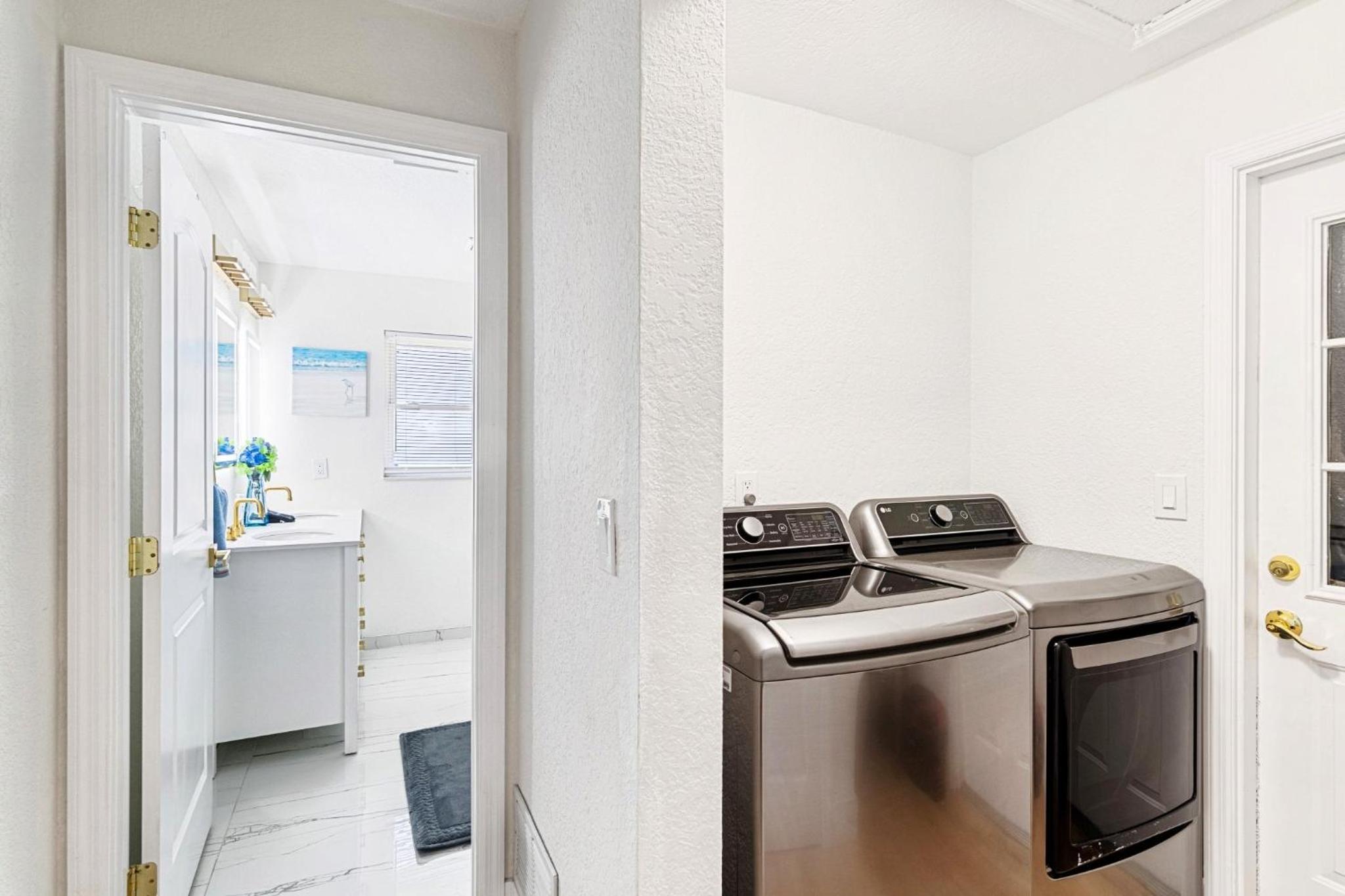 Largo, Fl Heated Pool 8 Beds 1 Mile to Beach Pets