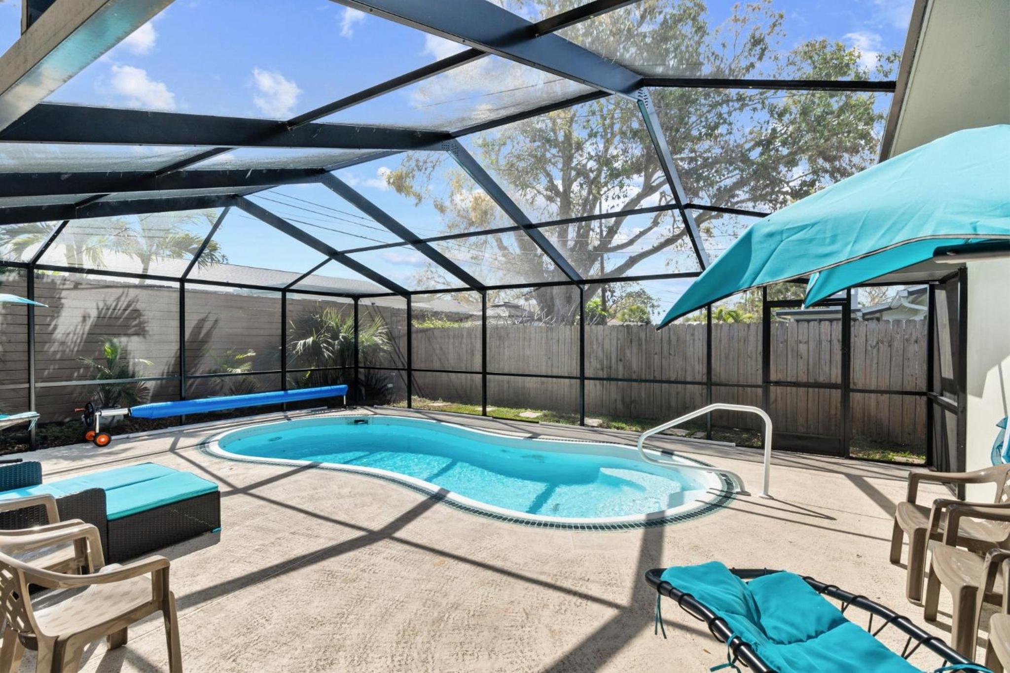 Largo, Fl Heated Pool 8 Beds 1 Mile to Beach Pets
