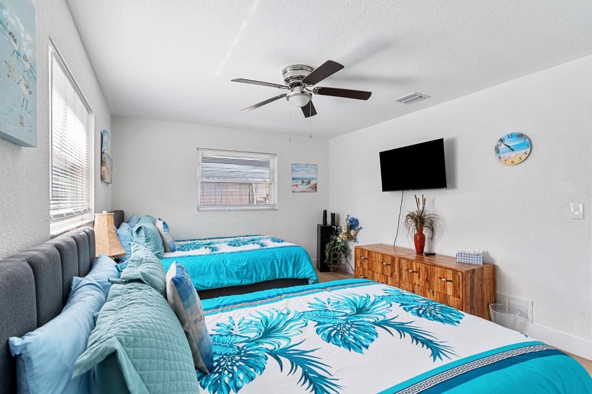 Largo, Fl Heated Pool 8 Beds 1 Mile to Beach Pets