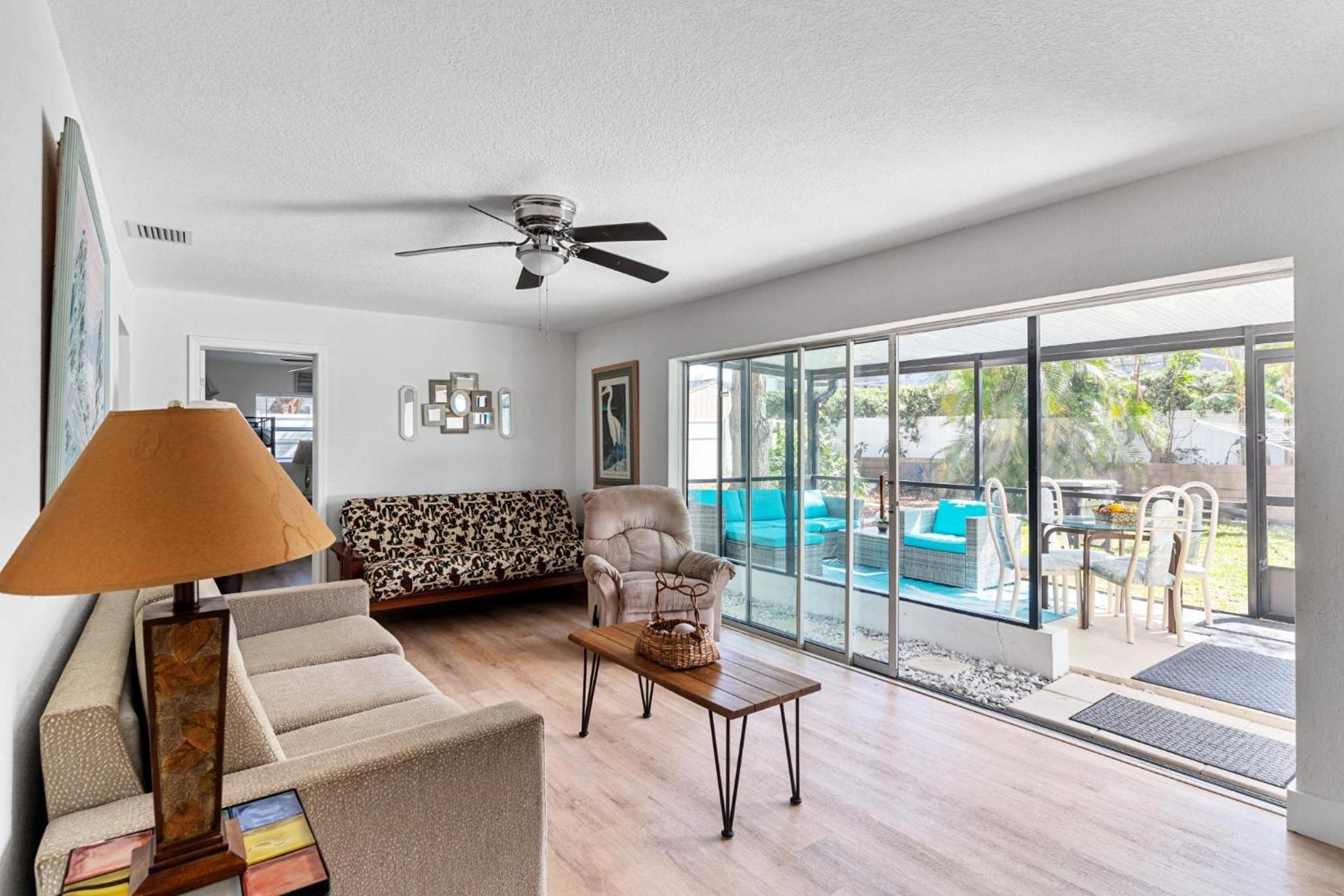 Largo, Fl Heated Pool 8 Beds 1 Mile to Beach Pets
