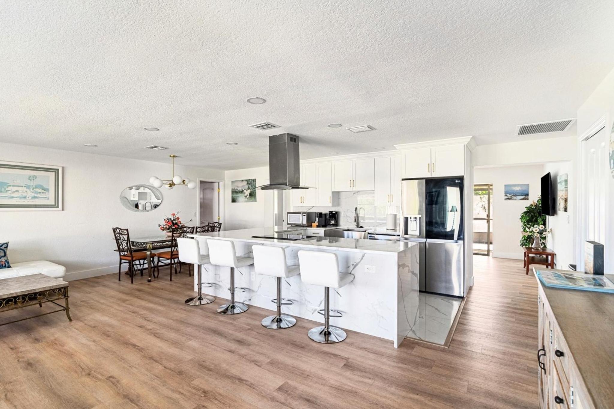 Largo, Fl Heated Pool 8 Beds 1 Mile to Beach Pets