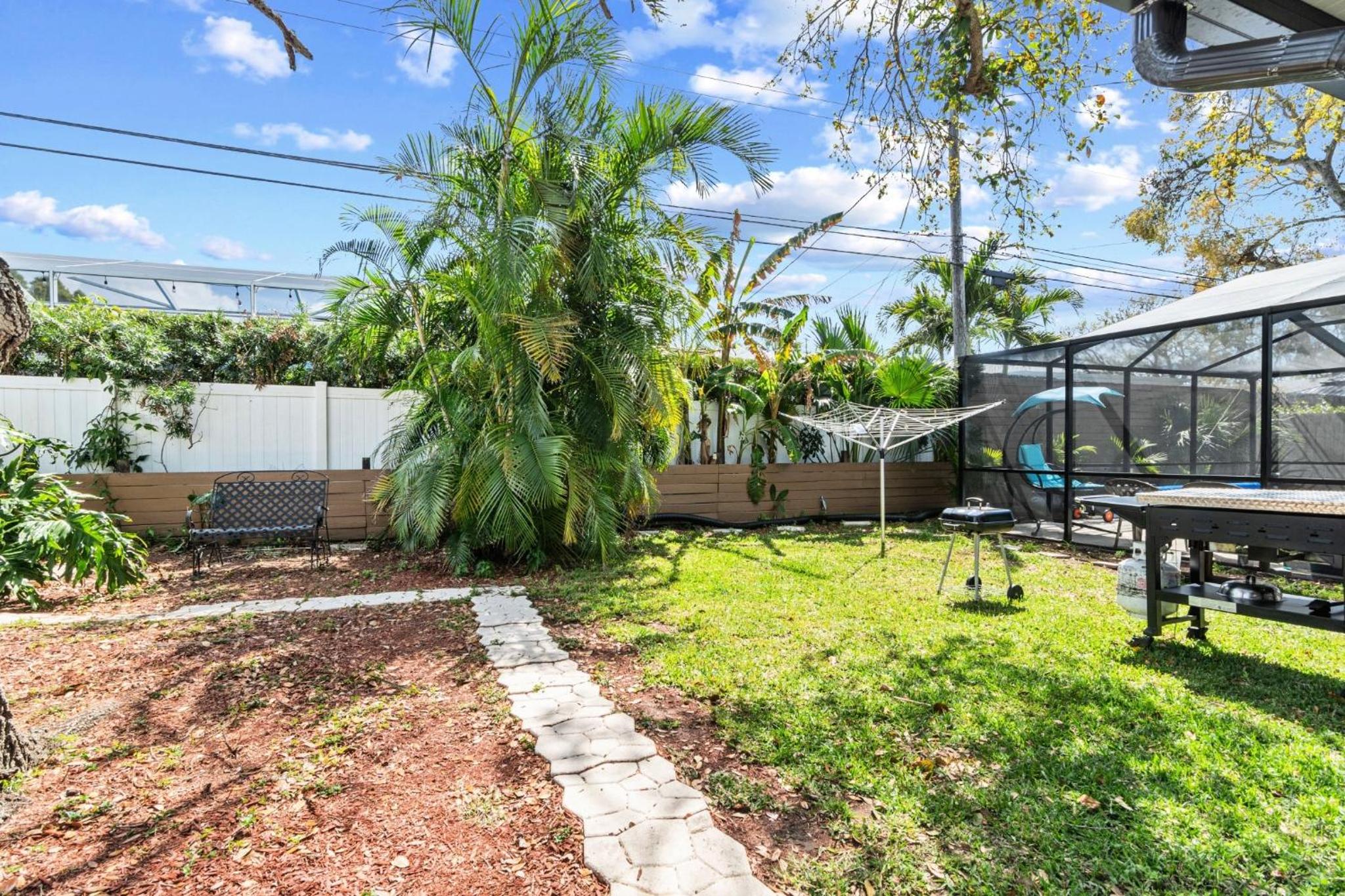Largo, Fl Heated Pool 8 Beds 1 Mile to Beach Pets