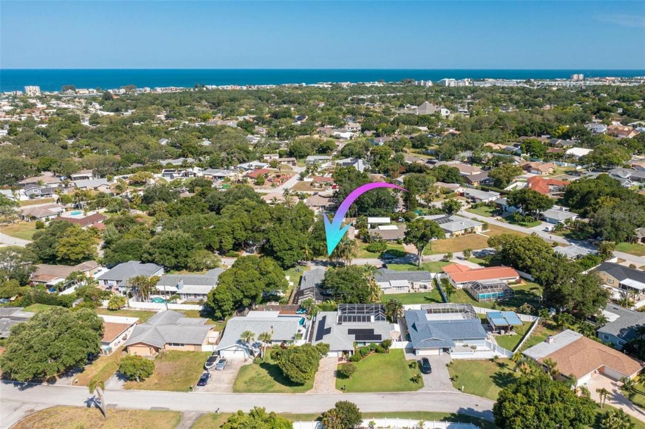 Largo, Fl Heated Pool 8 Beds 1 Mile to Beach Pets