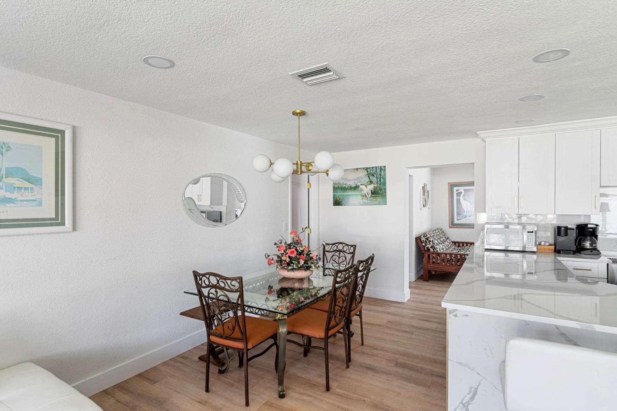 Largo, Fl Heated Pool 8 Beds 1 Mile to Beach Pets
