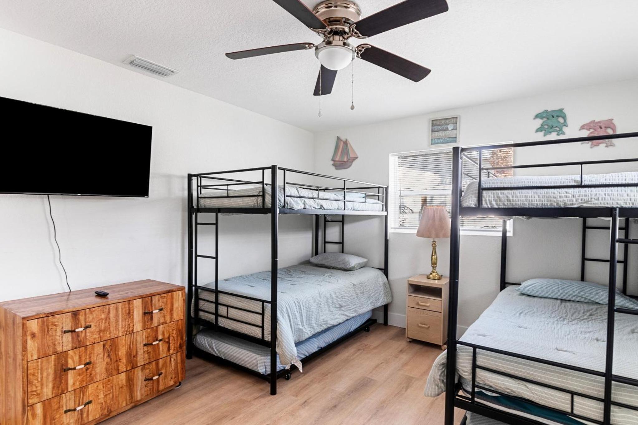 Largo, Fl Heated Pool 8 Beds 1 Mile to Beach Pets
