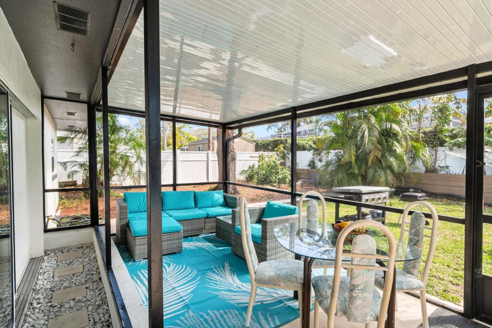 Largo, Fl Heated Pool 8 Beds 1 Mile to Beach Pets