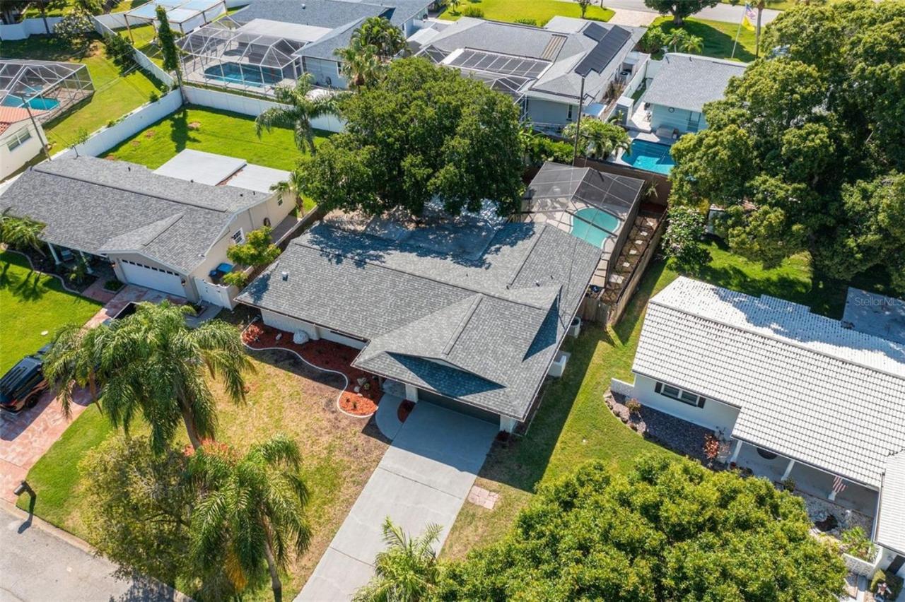 Largo, Fl Heated Pool 8 Beds 1 Mile to Beach Pets