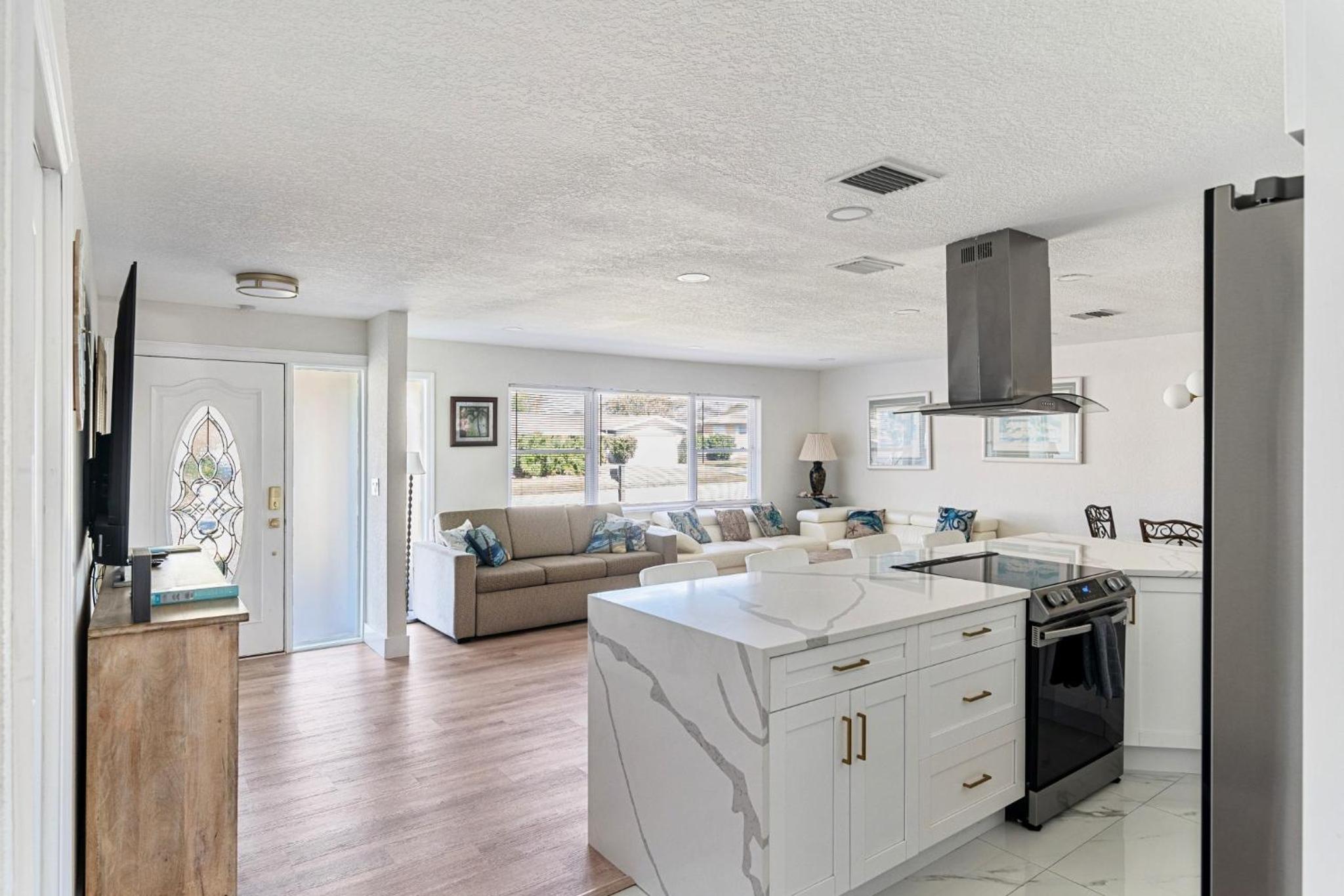 Largo, Fl Heated Pool 8 Beds 1 Mile to Beach Pets
