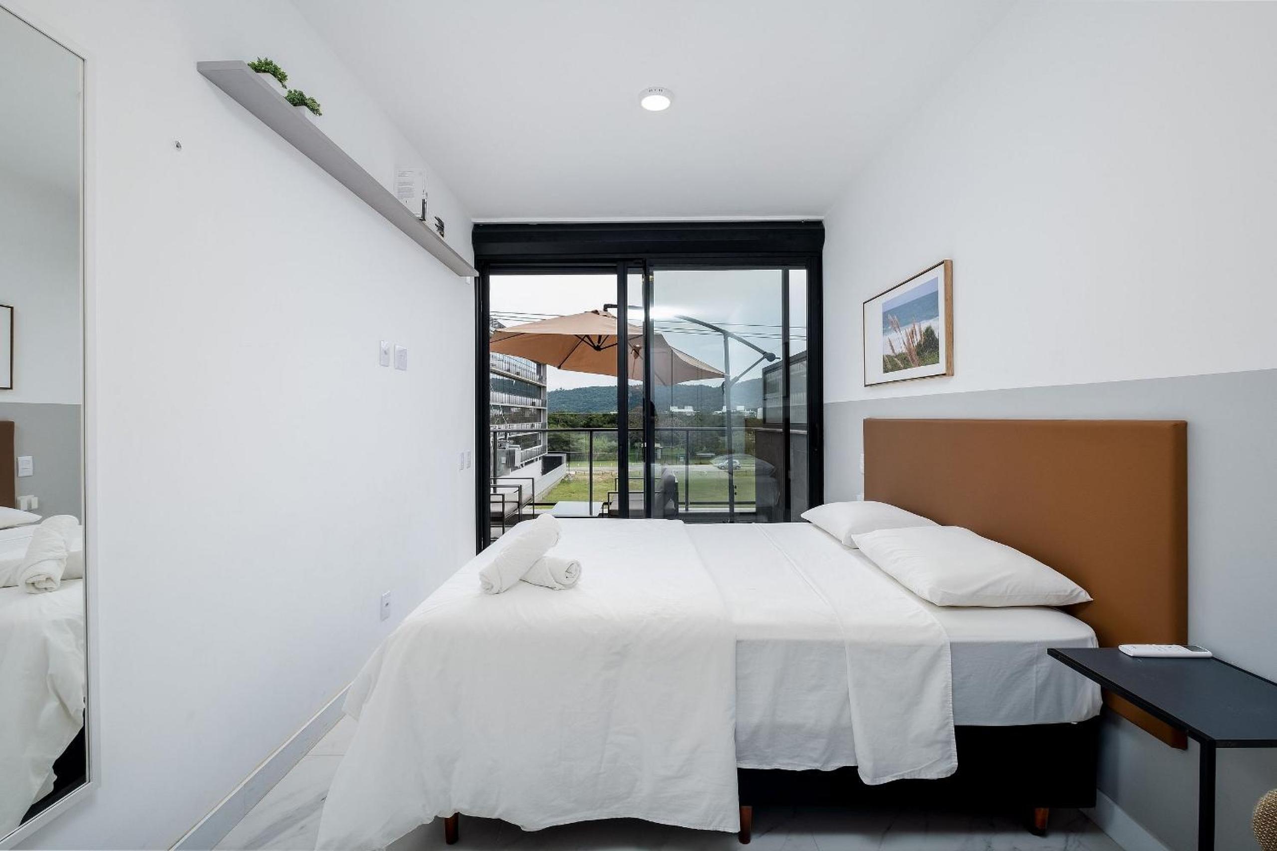 Apartment with/pool in Jurerê Internacional EPC204