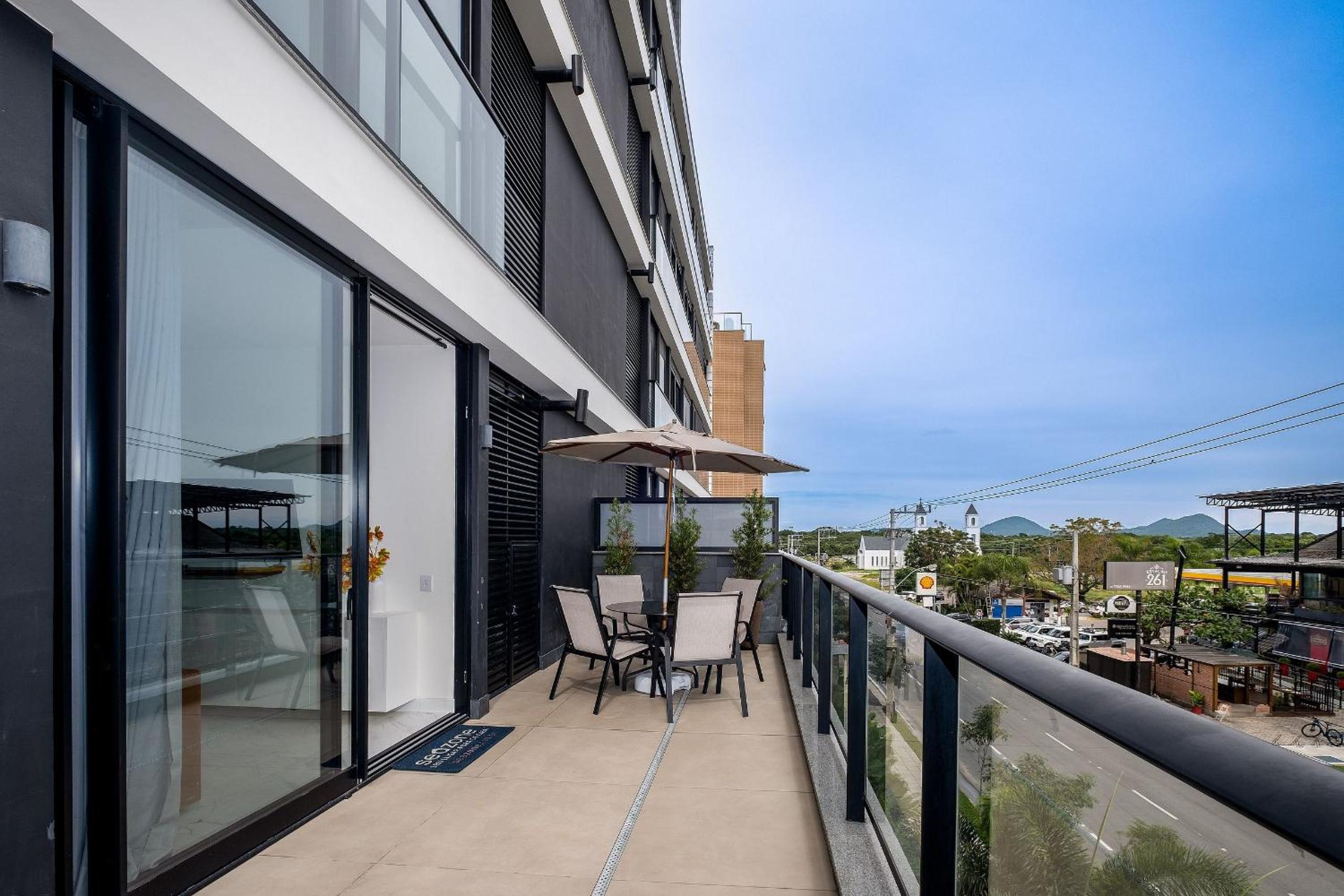 Apartment with/pool in Jurerê Internacional EPC204