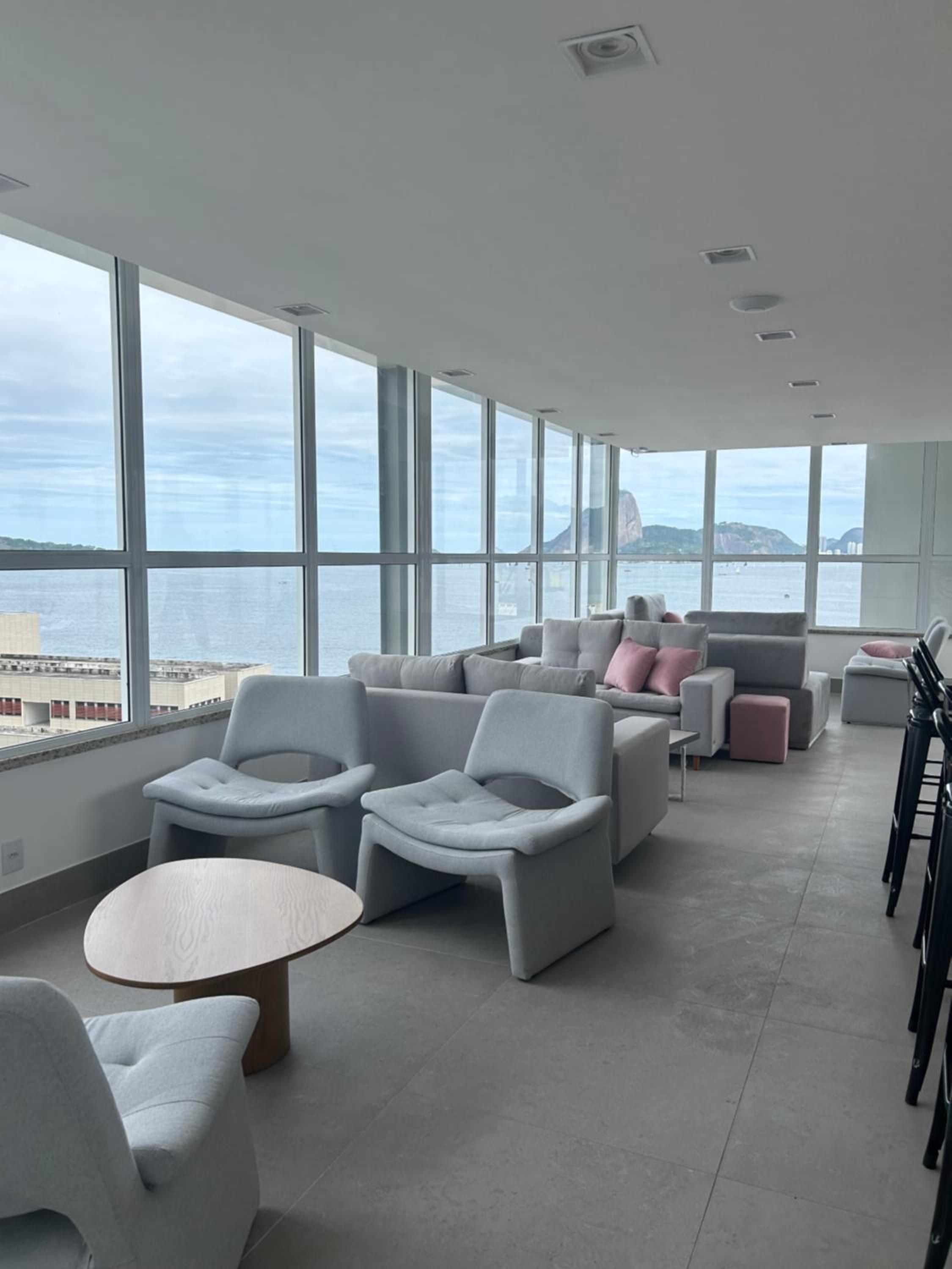 Uni Home 113 - COM ESTACIONAMENTO GRATUITO - Studio moderno e novo perto do MAC - Boa Viagem