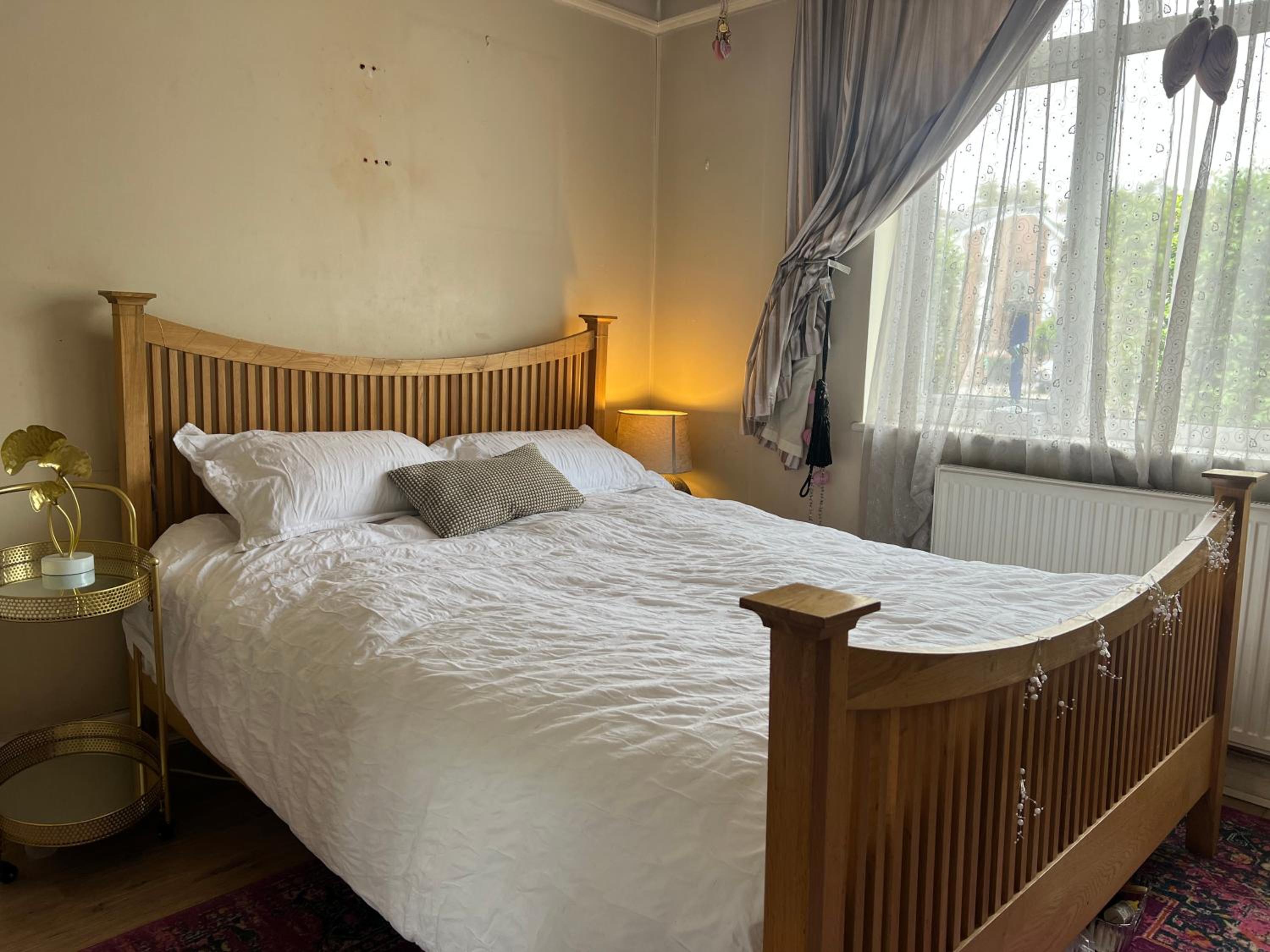 Spacious room in House