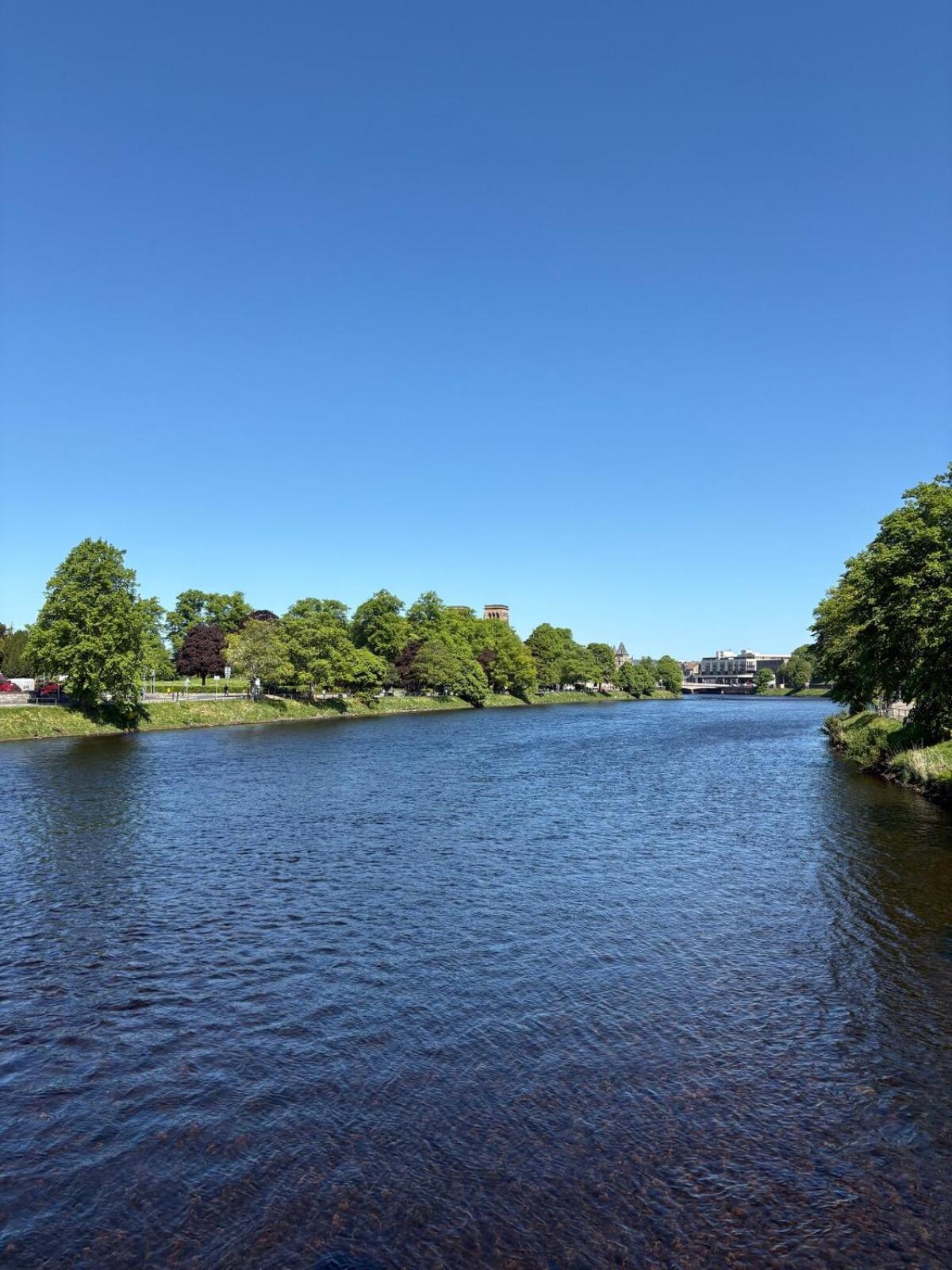 River-View Loft, sleeps 4, with parking