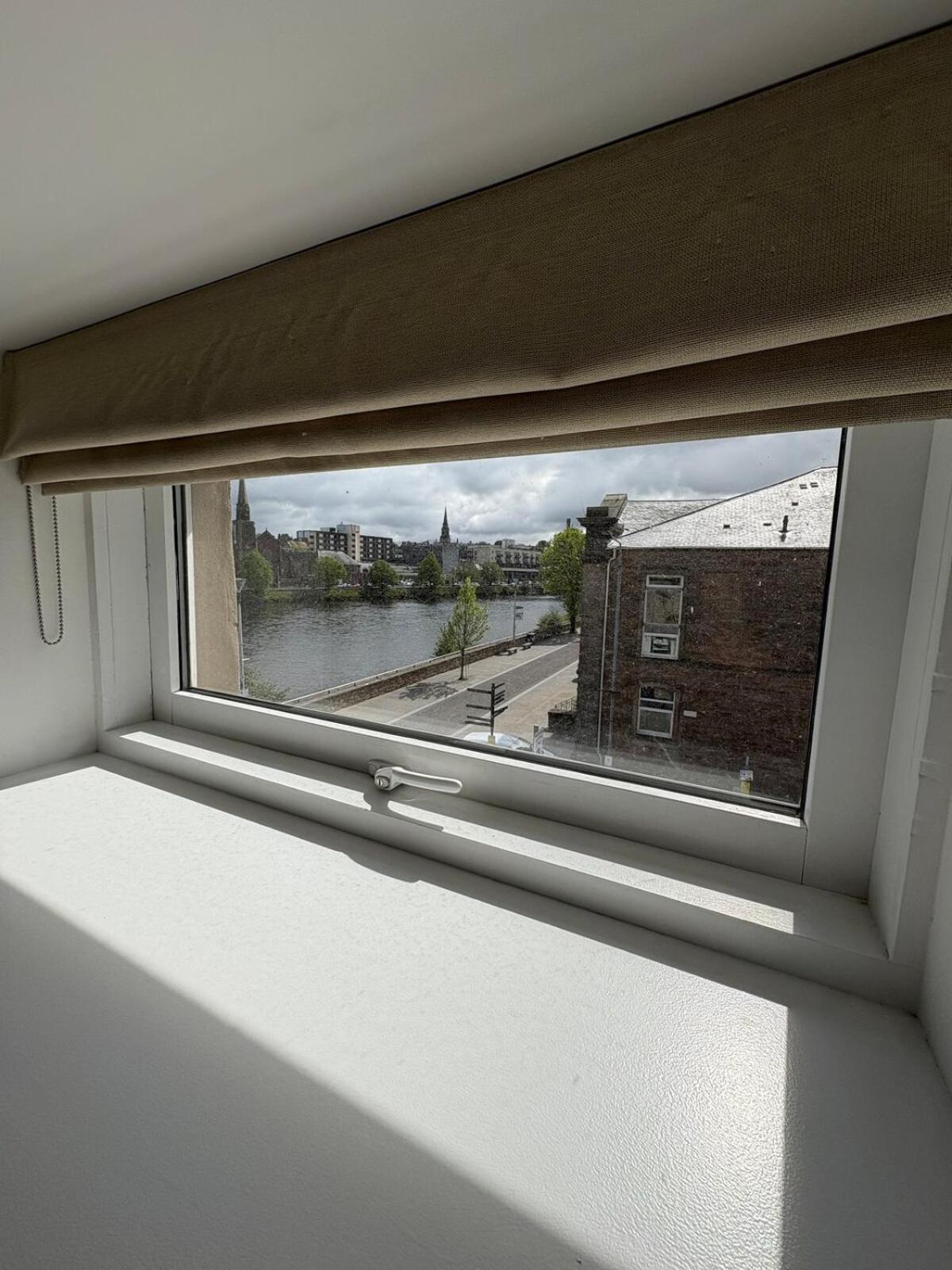 River-View Loft, sleeps 4, with parking