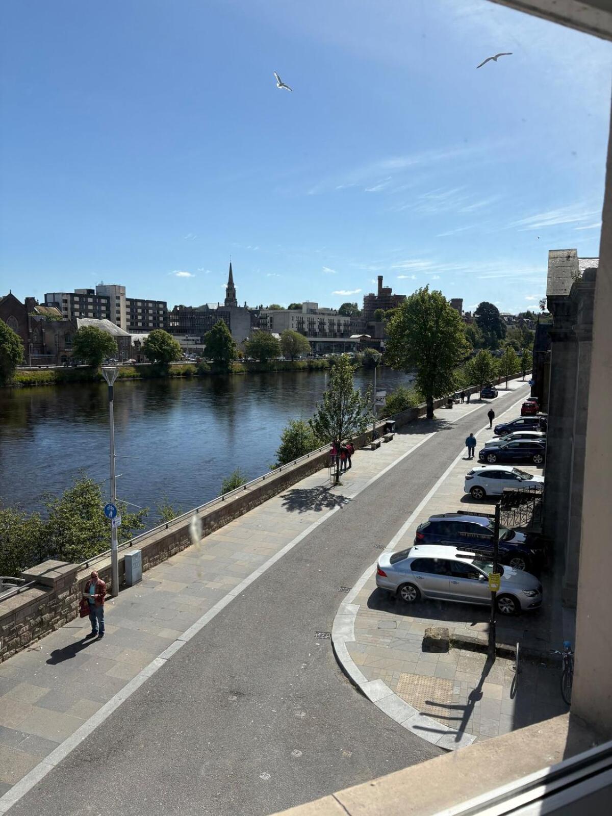 River-View Loft, sleeps 4, with parking