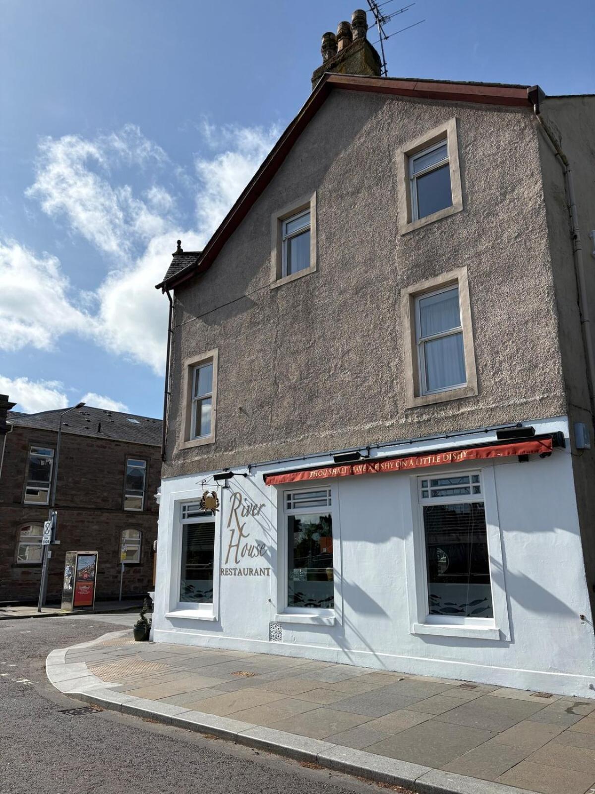 River-View Loft, sleeps 4, with parking
