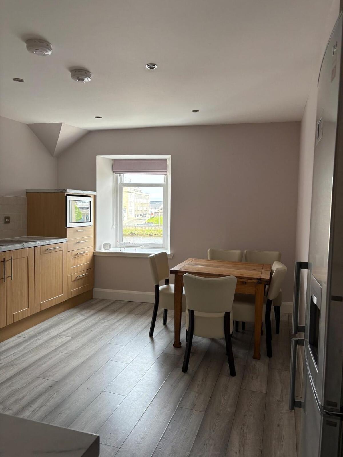 River-View Loft, sleeps 4, with parking