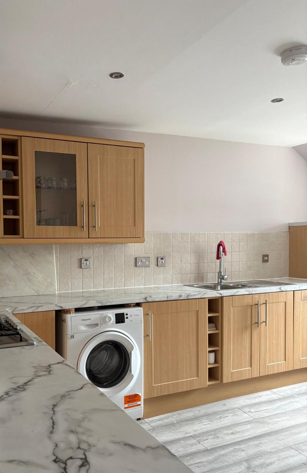 River-View Loft, sleeps 4, with parking