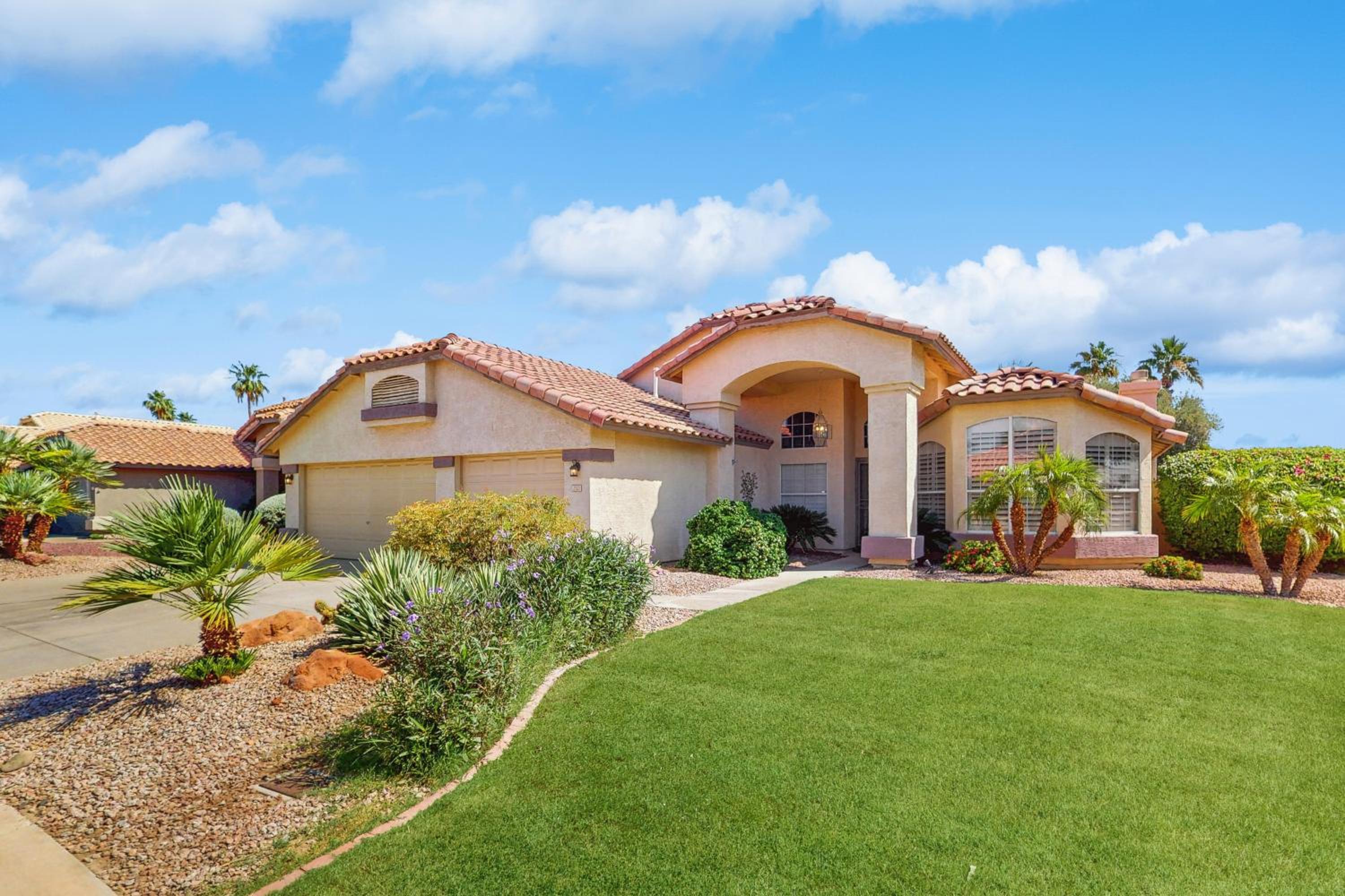Private Pool, Yard and Pool Table! Avondale Abode