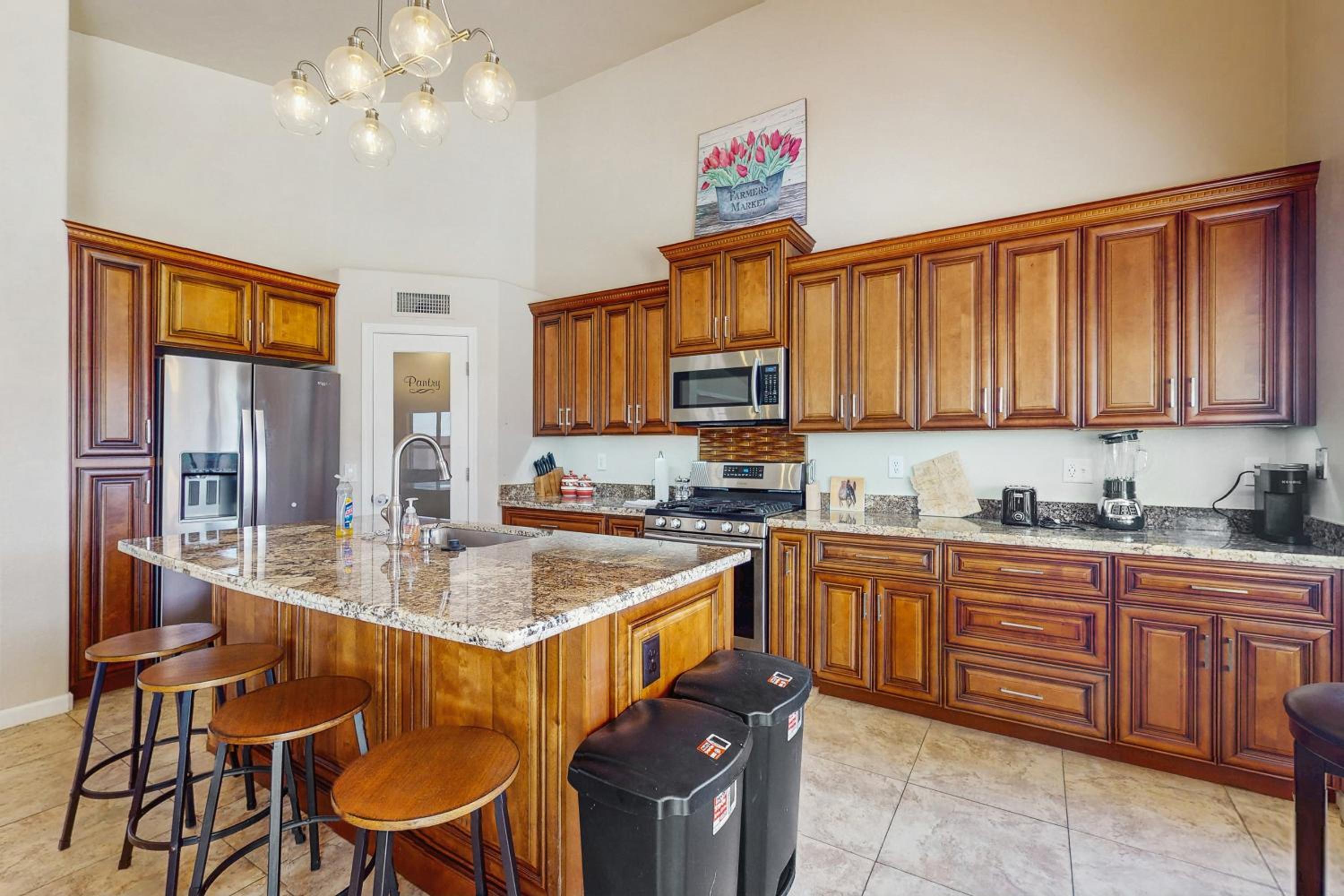 Private Pool, Yard and Pool Table! Avondale Abode