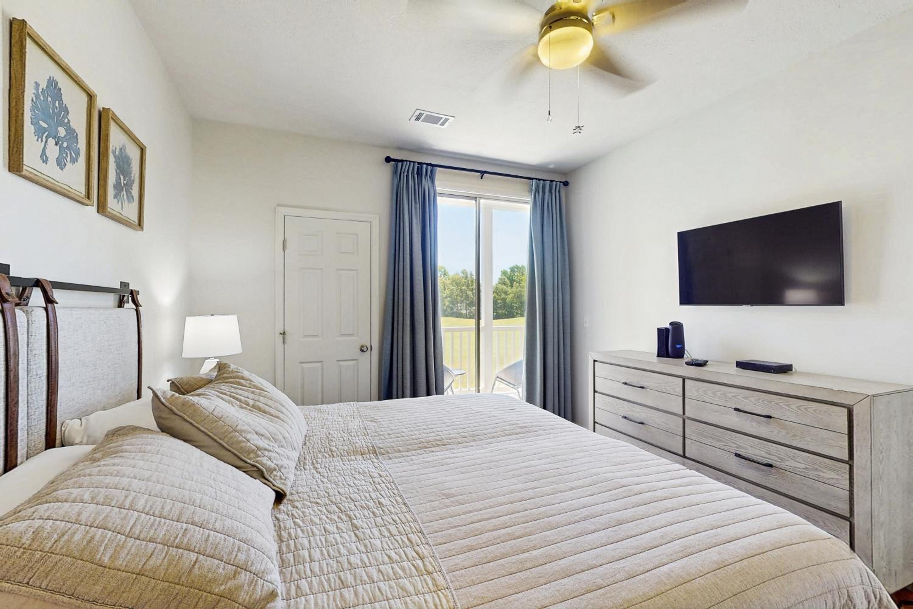 Golf Course Condo with Pool and Tennis in Myrtle Beach