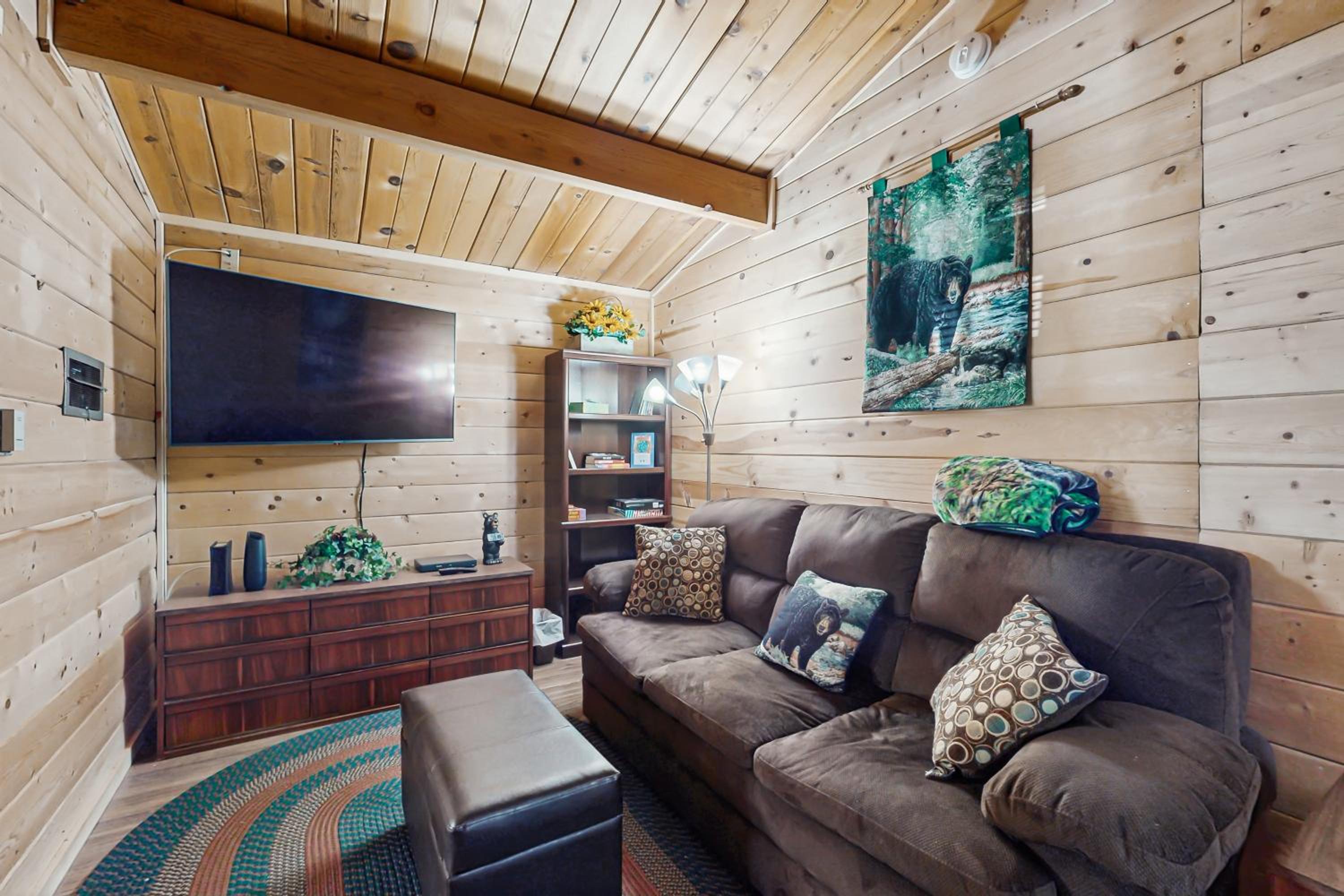 7 Mi to Ski Resorts Dog-Friendly Sugarloaf Cabin