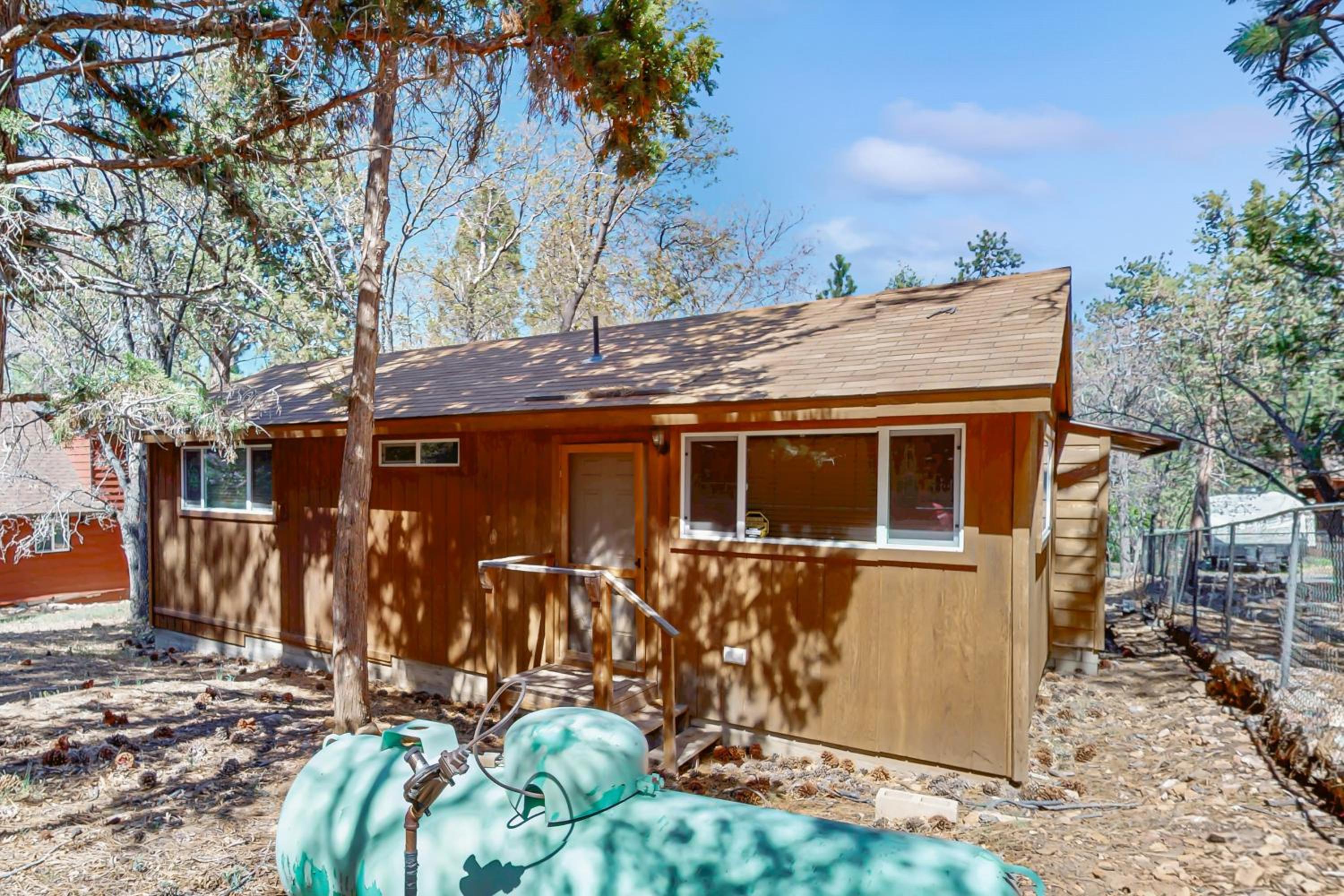 7 Mi to Ski Resorts Dog-Friendly Sugarloaf Cabin