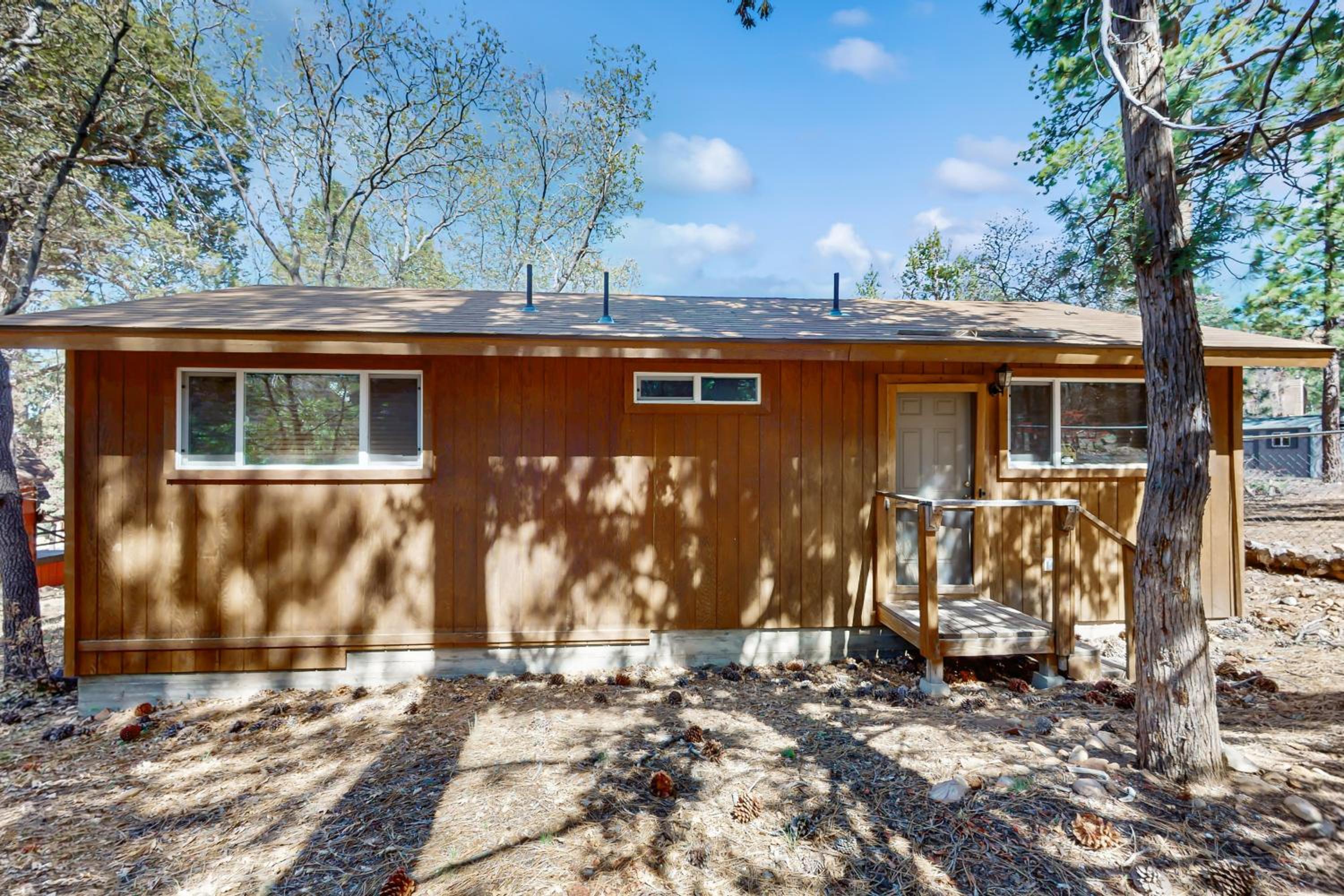 7 Mi to Ski Resorts Dog-Friendly Sugarloaf Cabin