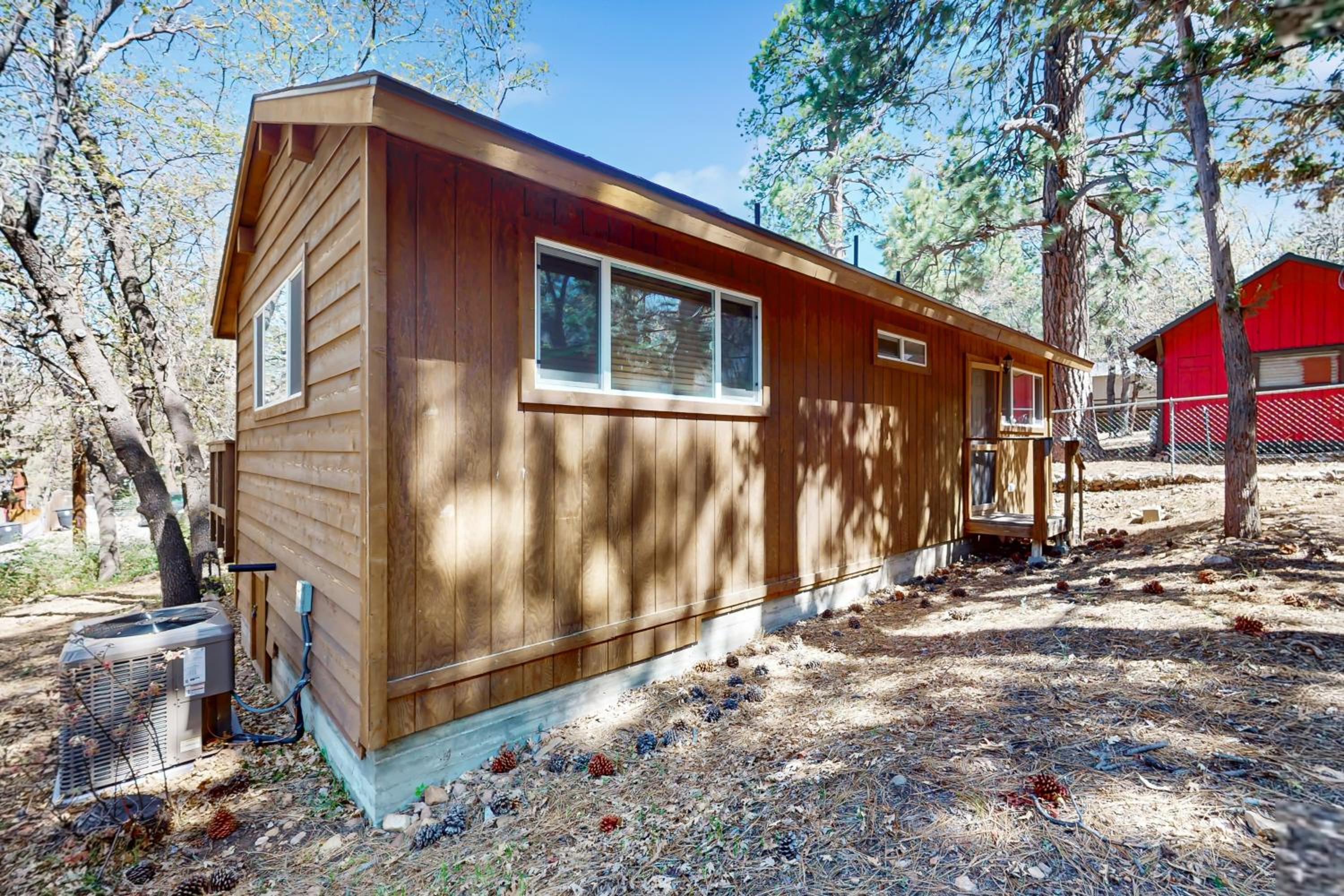 7 Mi to Ski Resorts Dog-Friendly Sugarloaf Cabin