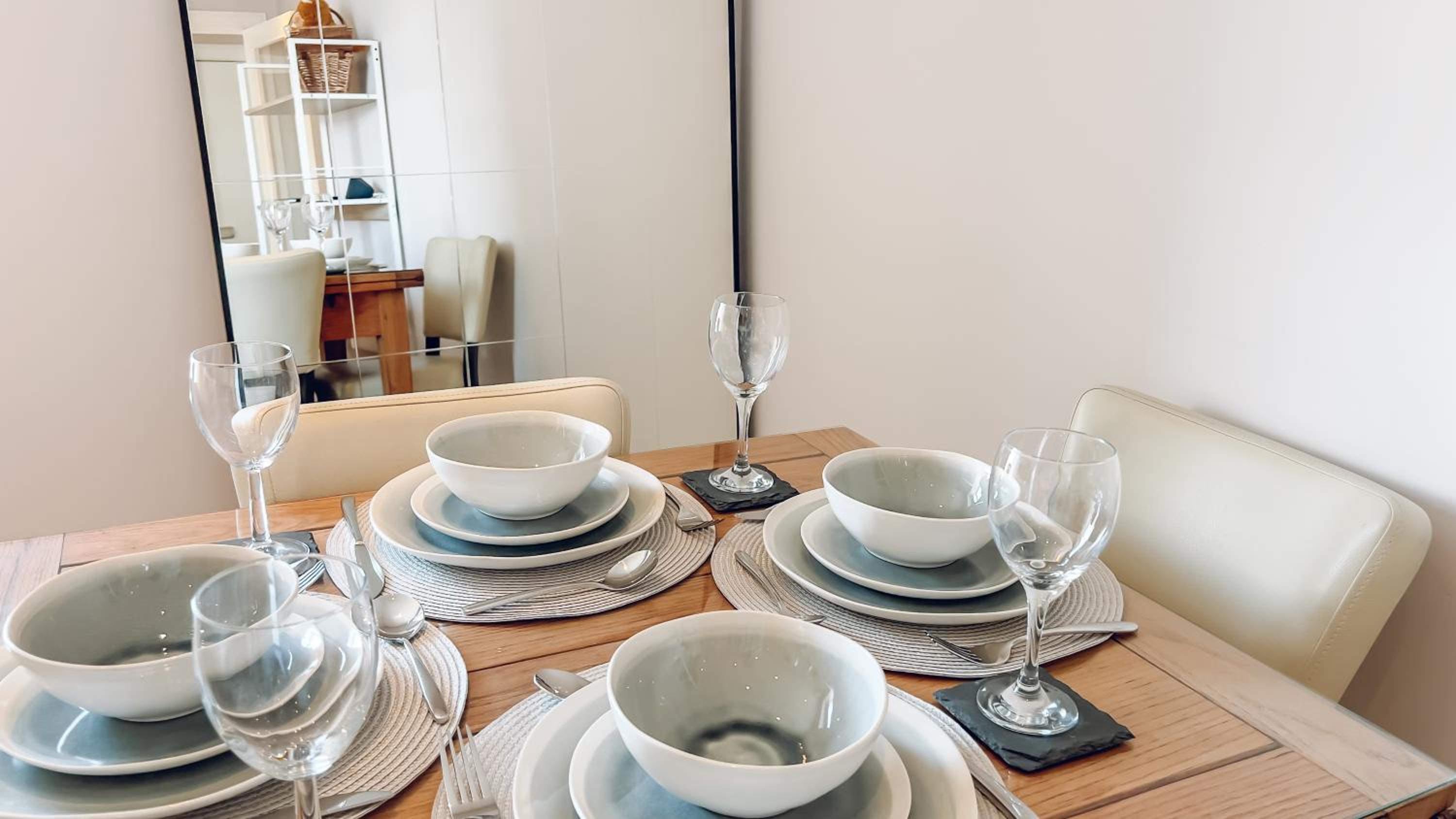 River-View Loft, sleeps 4, with parking